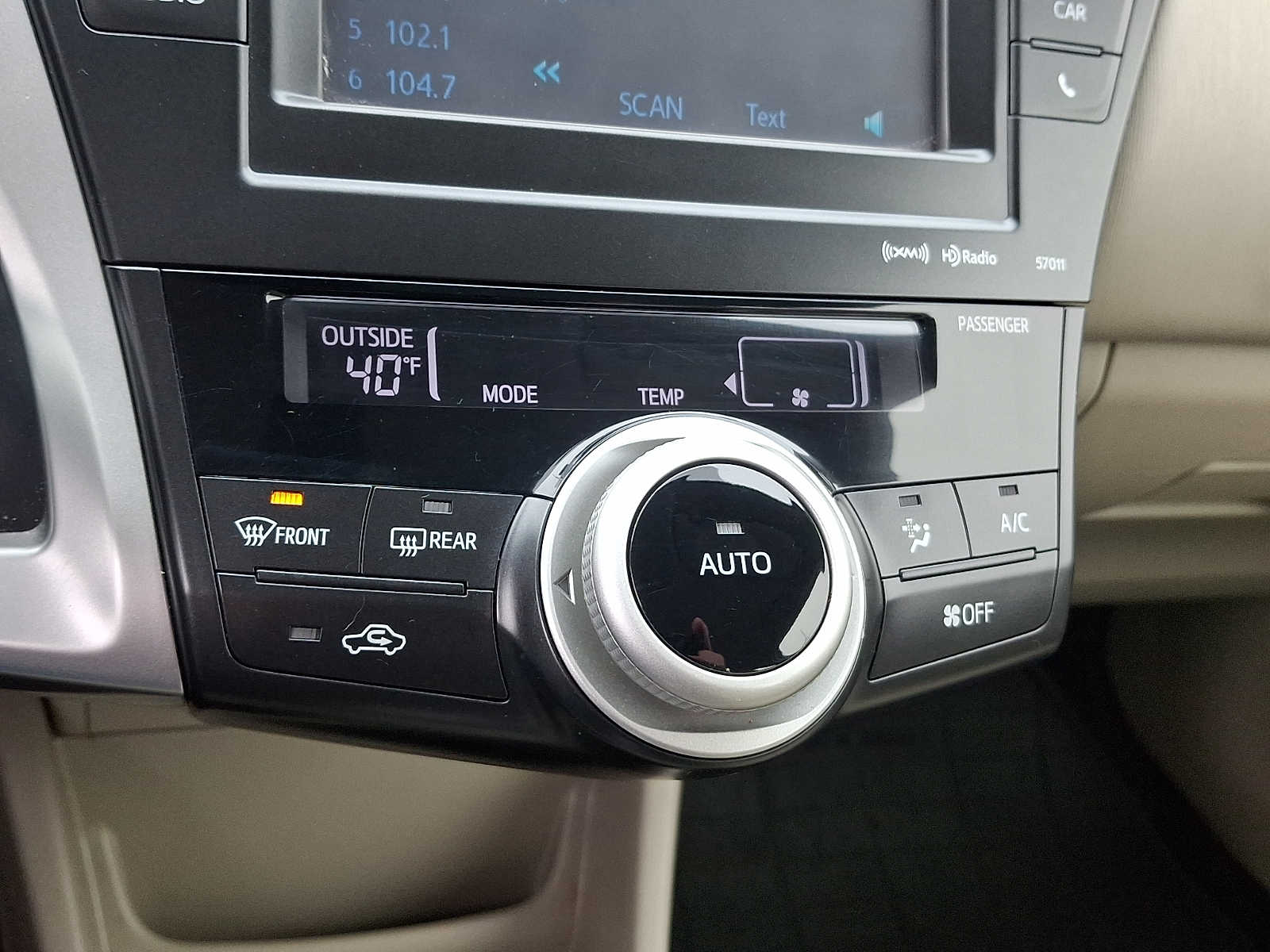 Thumbnail: 2012 Toyota Prius v - 17