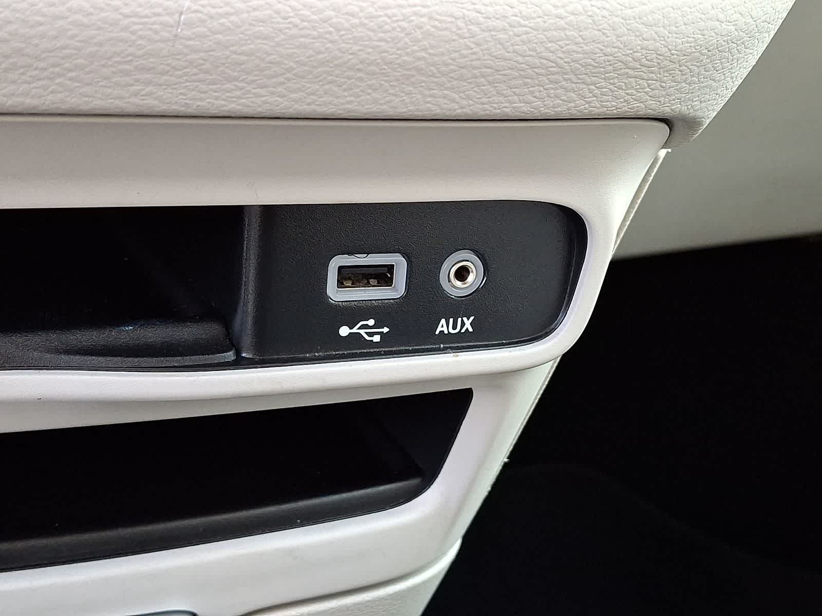 Thumbnail: 2019 Chrysler Pacifica - 25