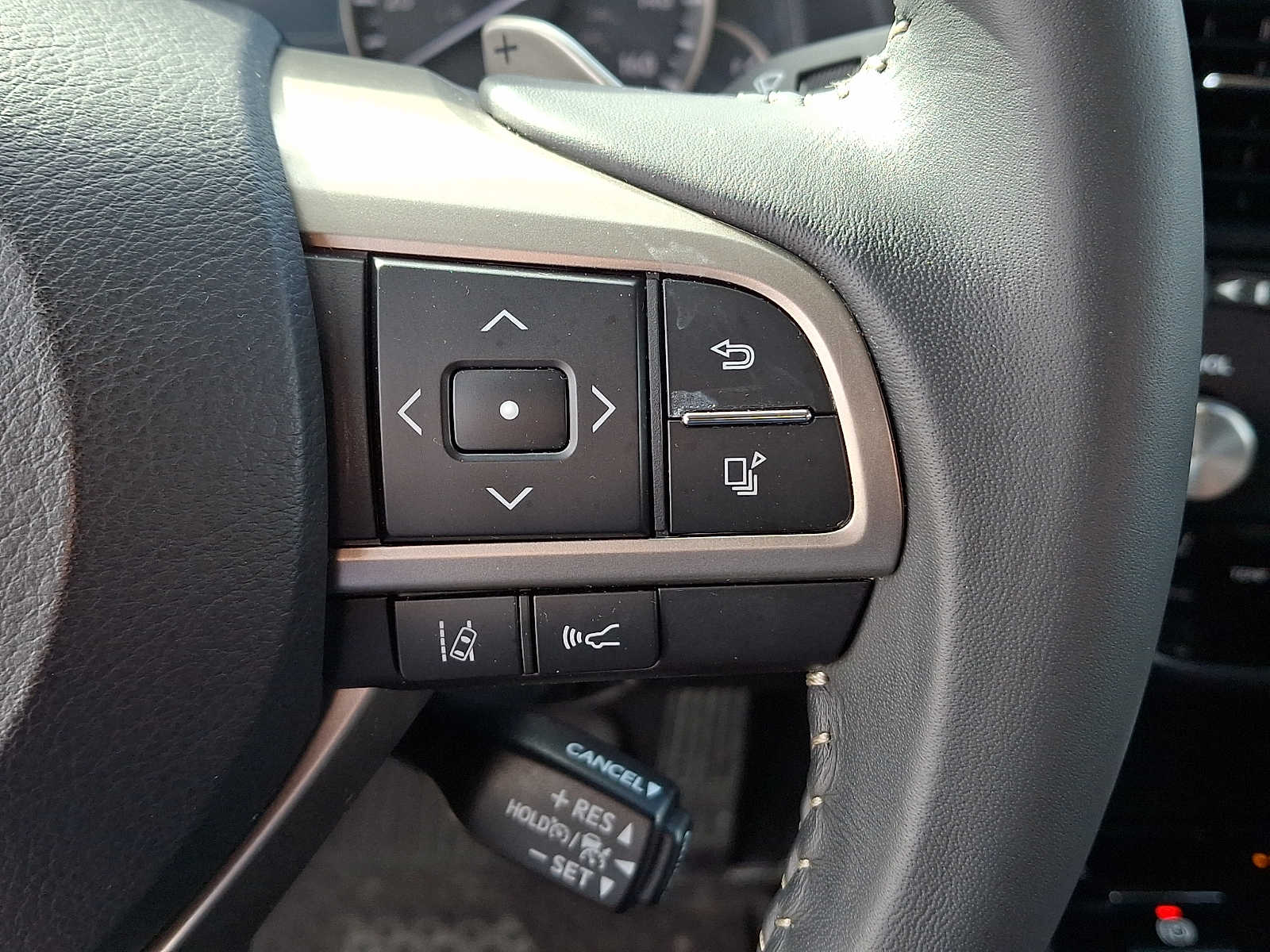 Thumbnail: 2022 Lexus RX - 22