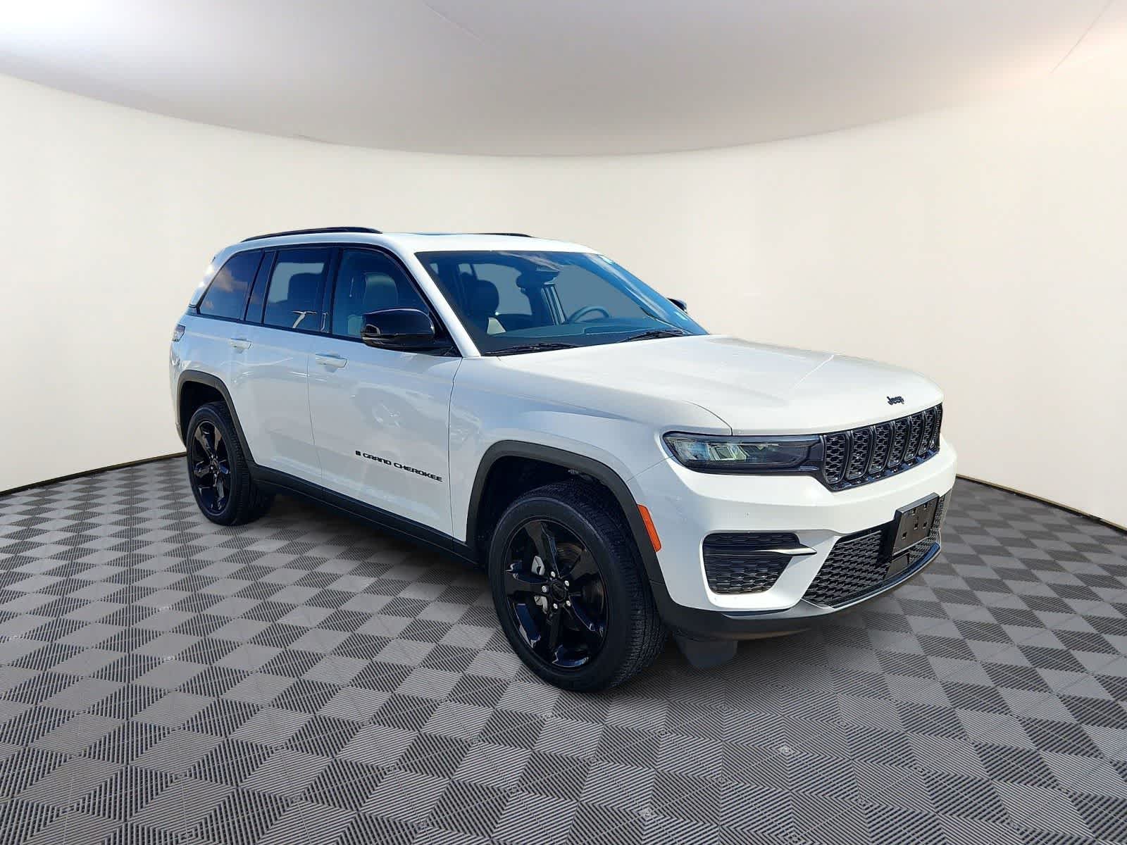 Thumbnail: 2023 Jeep Grand Cherokee - 4