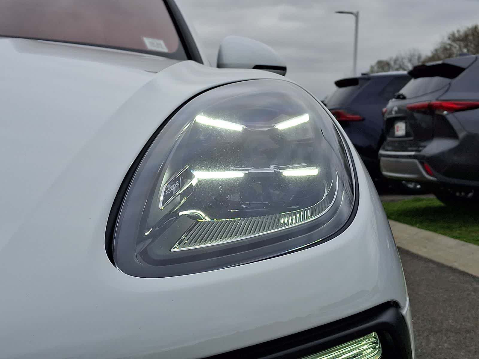 Thumbnail: 2022 Porsche Macan - 10