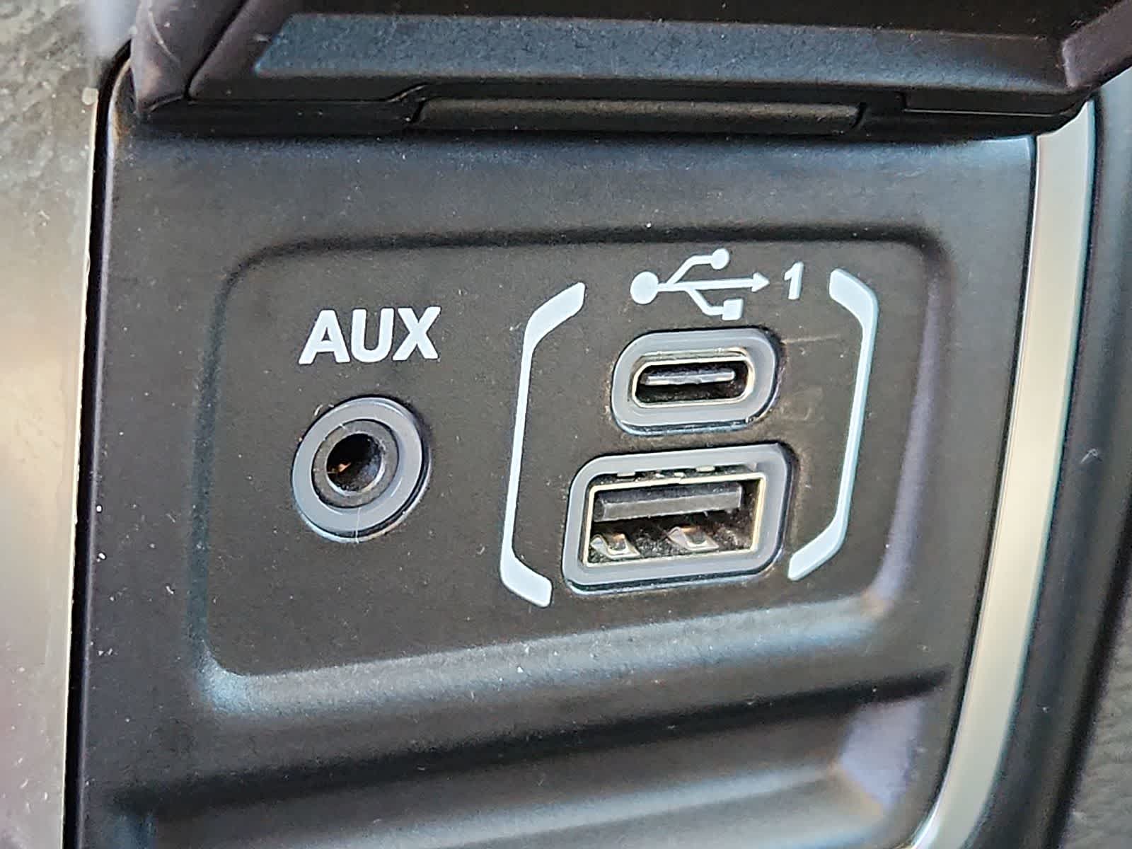 Thumbnail: 2023 Jeep Gladiator - 24