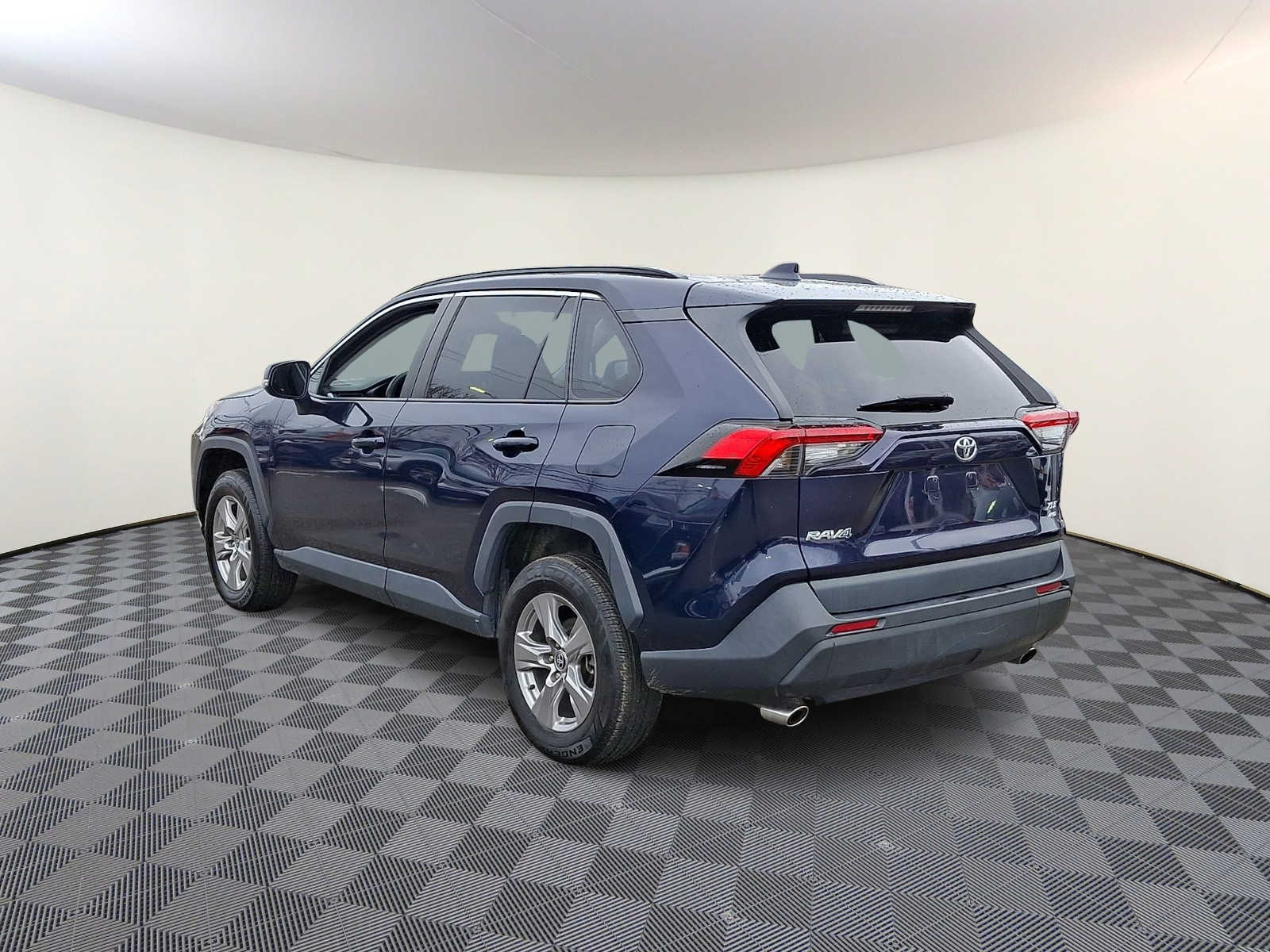 Thumbnail: 2022 Toyota RAV4 - 9
