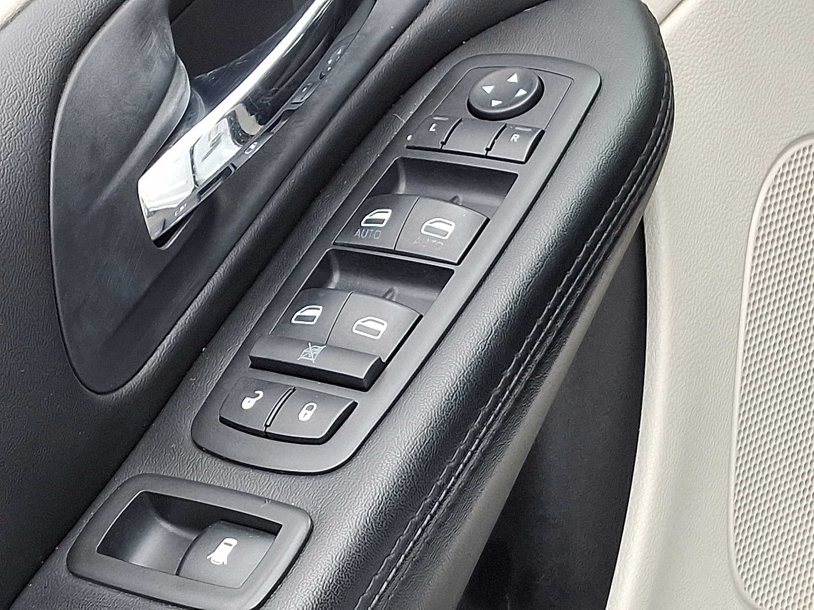 Thumbnail: 2015 Dodge Grand Caravan - 26