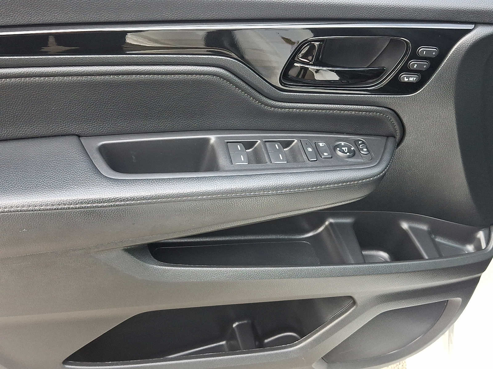 Thumbnail: 2022 Honda Odyssey - 16