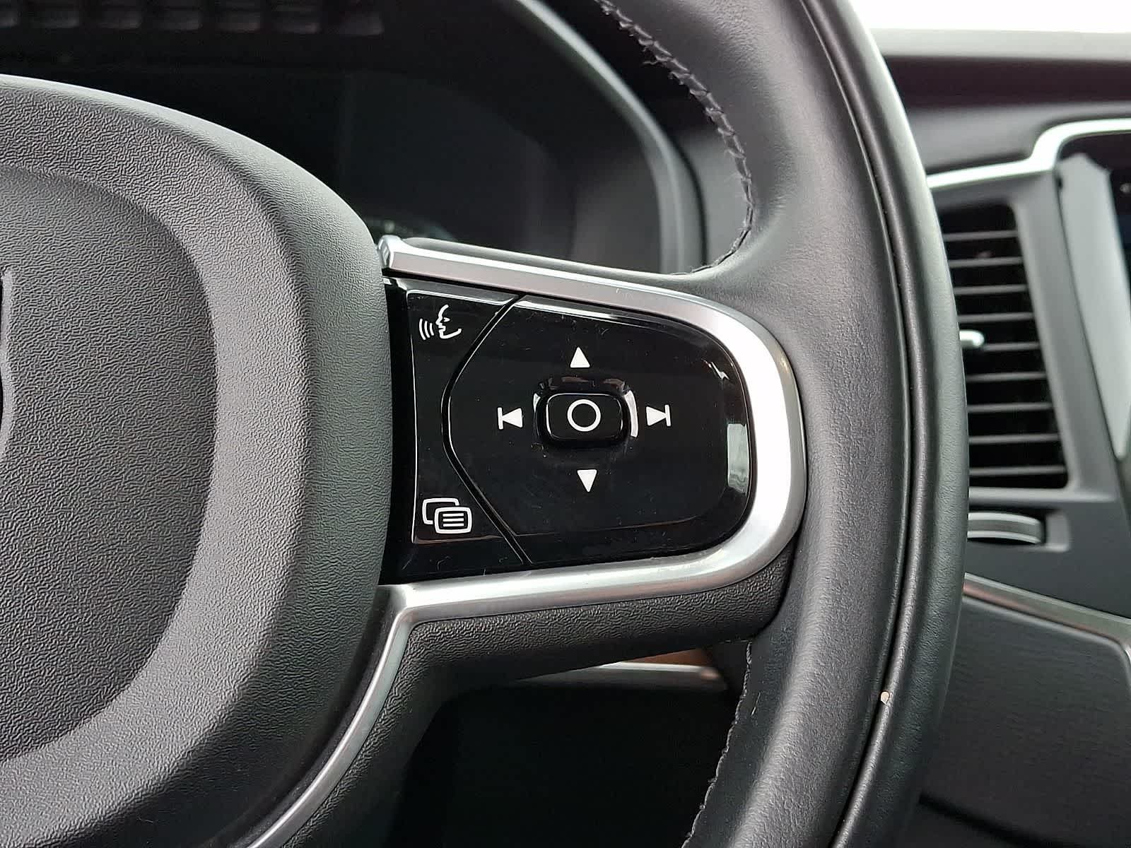 Thumbnail: 2022 Volvo XC90 - 23