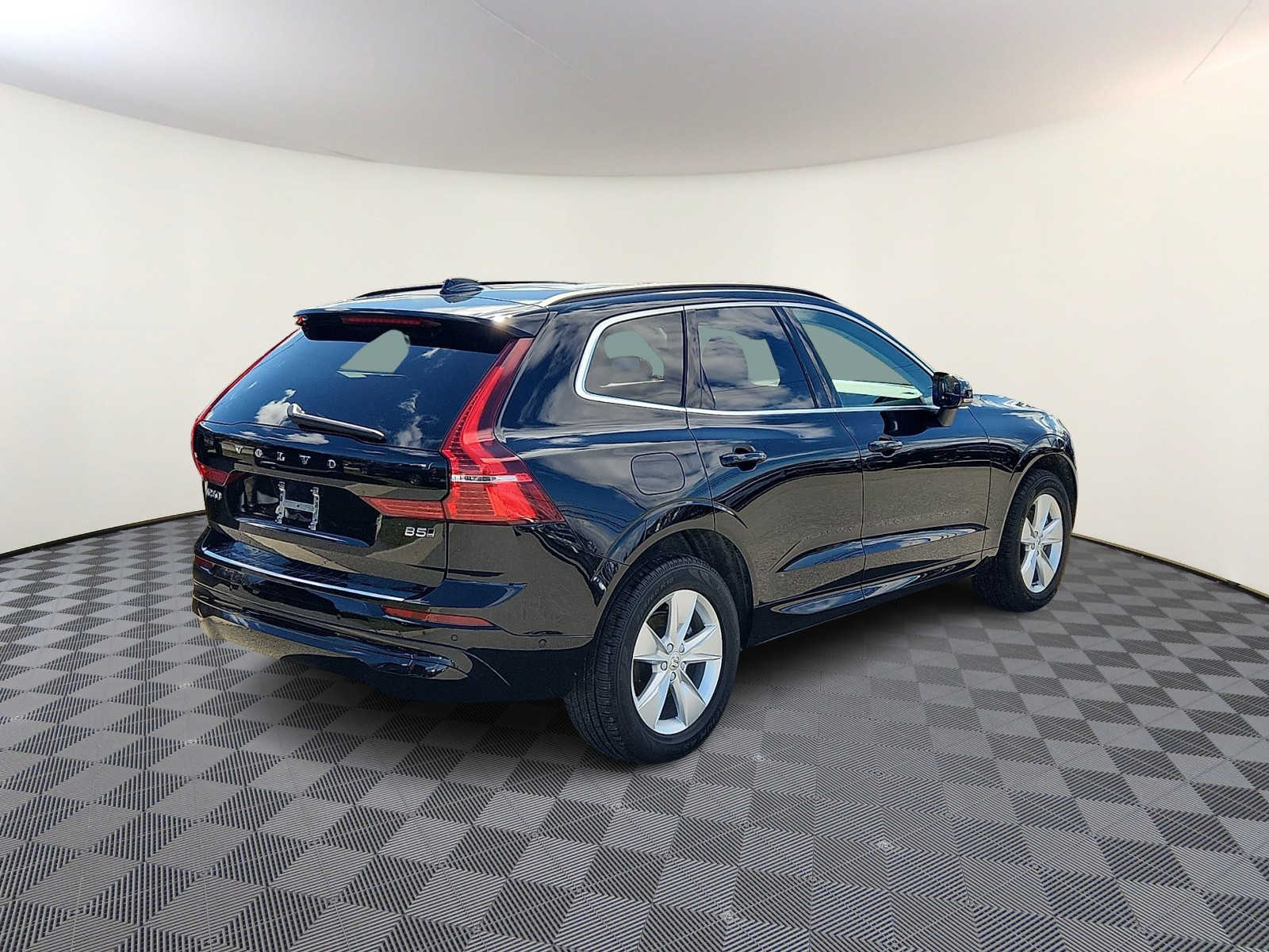 Thumbnail: 2022 Volvo XC60 - 5