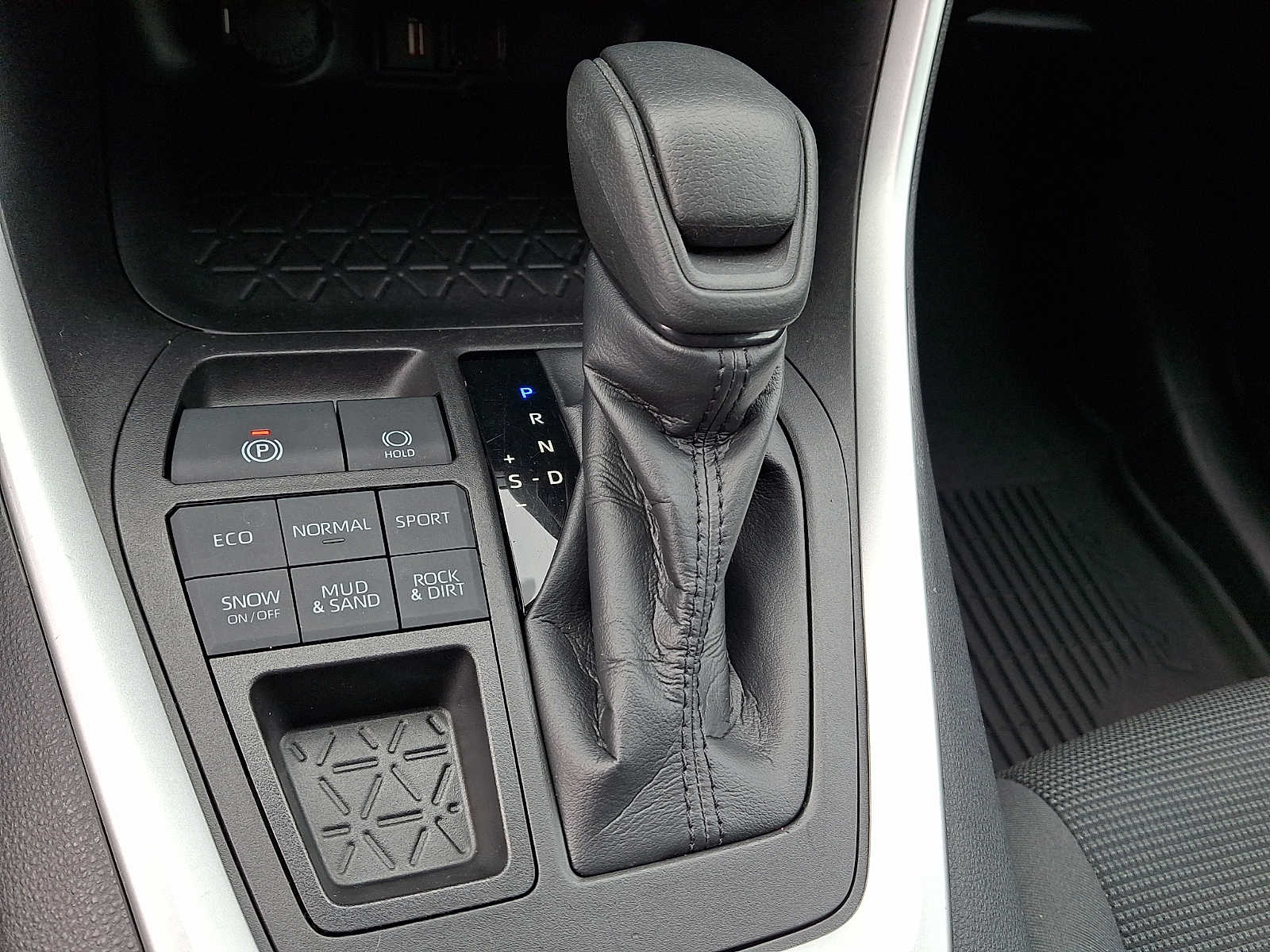 Thumbnail: 2021 Toyota RAV4 - 17