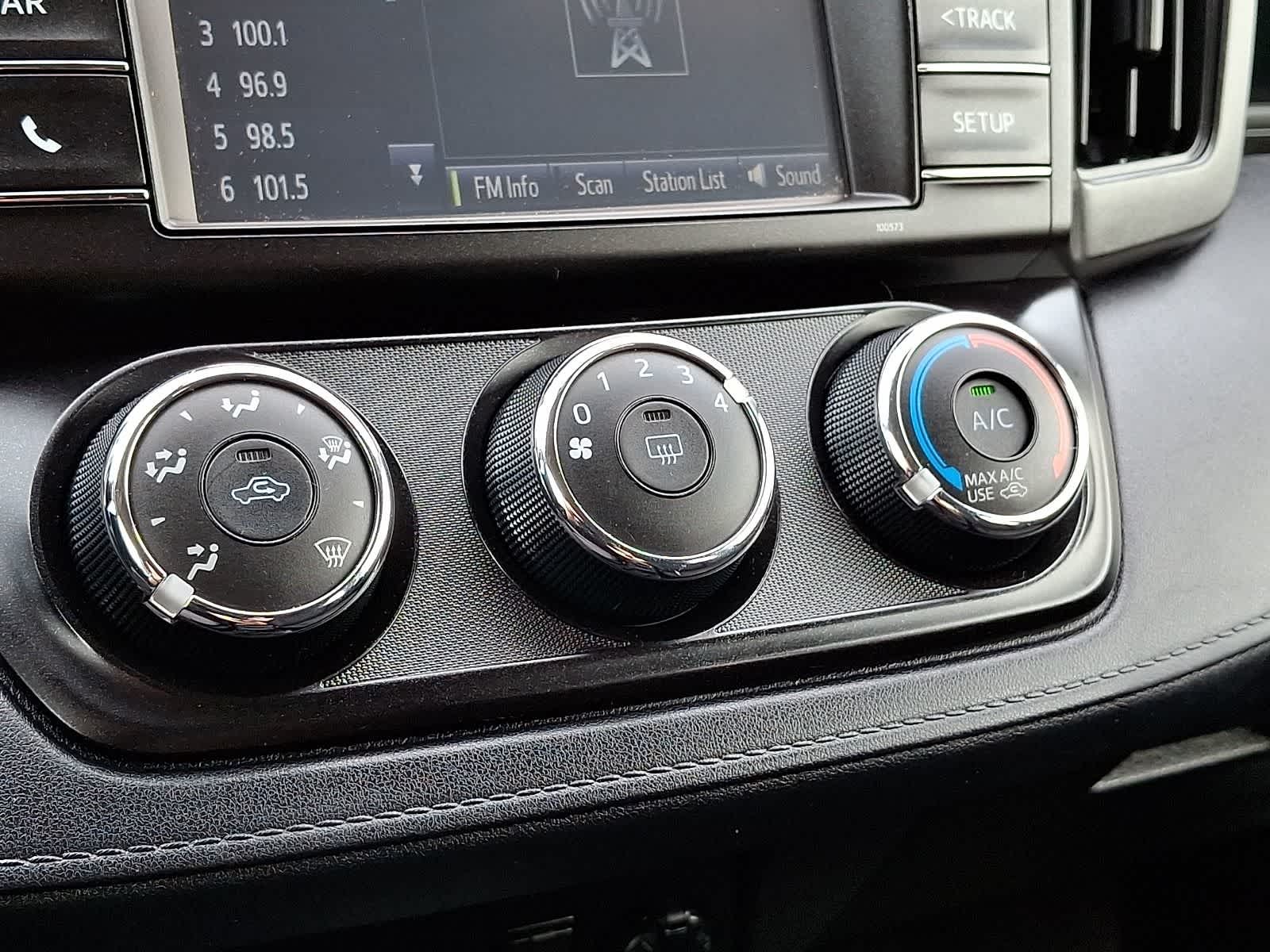 Thumbnail: 2016 Toyota RAV4 - 17