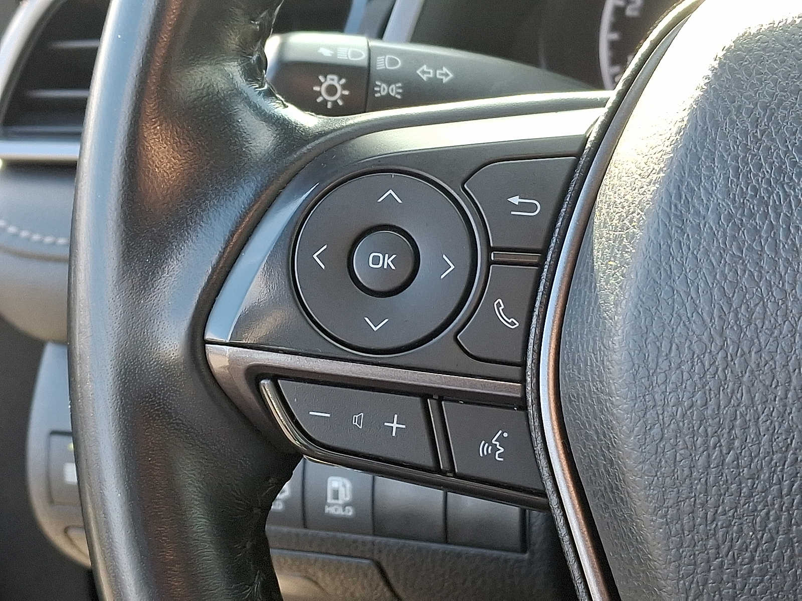 Thumbnail: 2023 Toyota Camry - 23