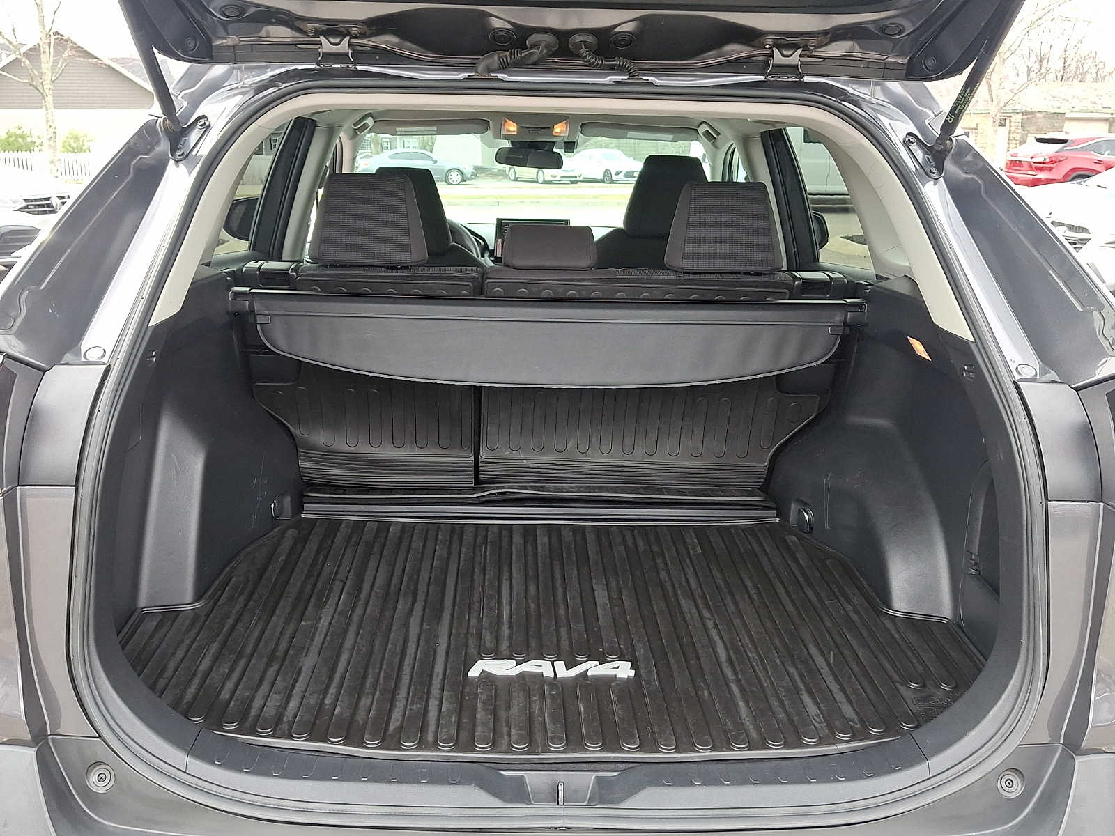 Thumbnail: 2020 Toyota RAV4 - 28