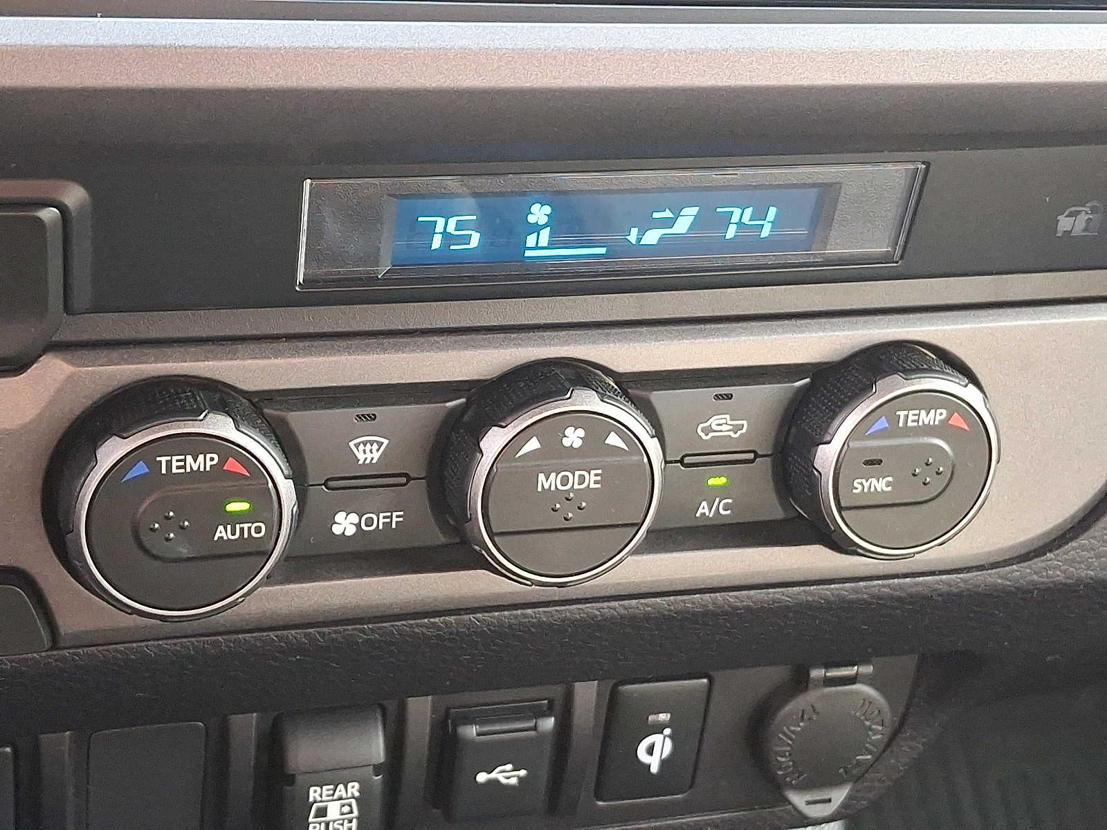 Thumbnail: 2022 Toyota Tacoma - 18