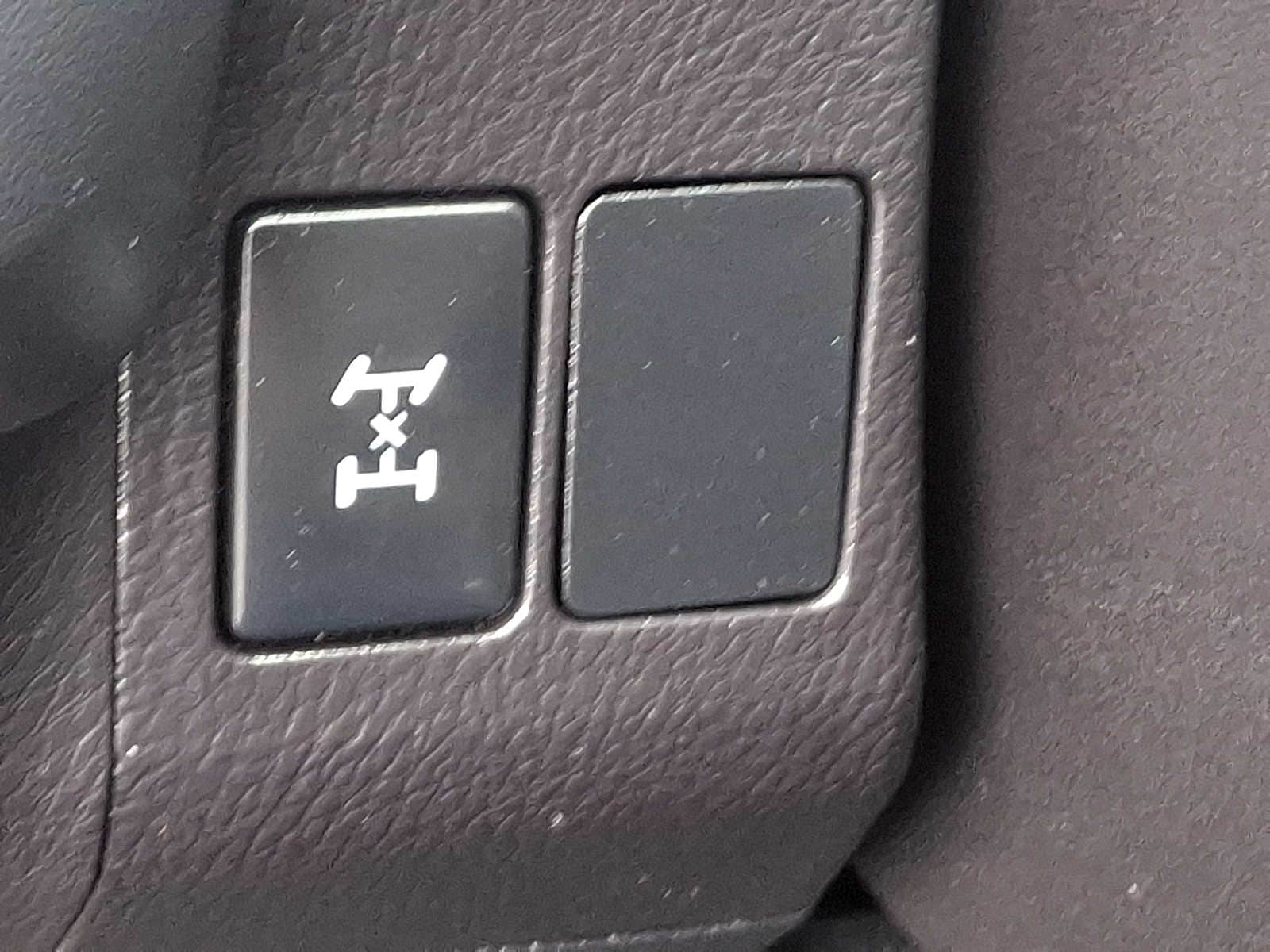 Thumbnail: 2017 Toyota RAV4 - 25