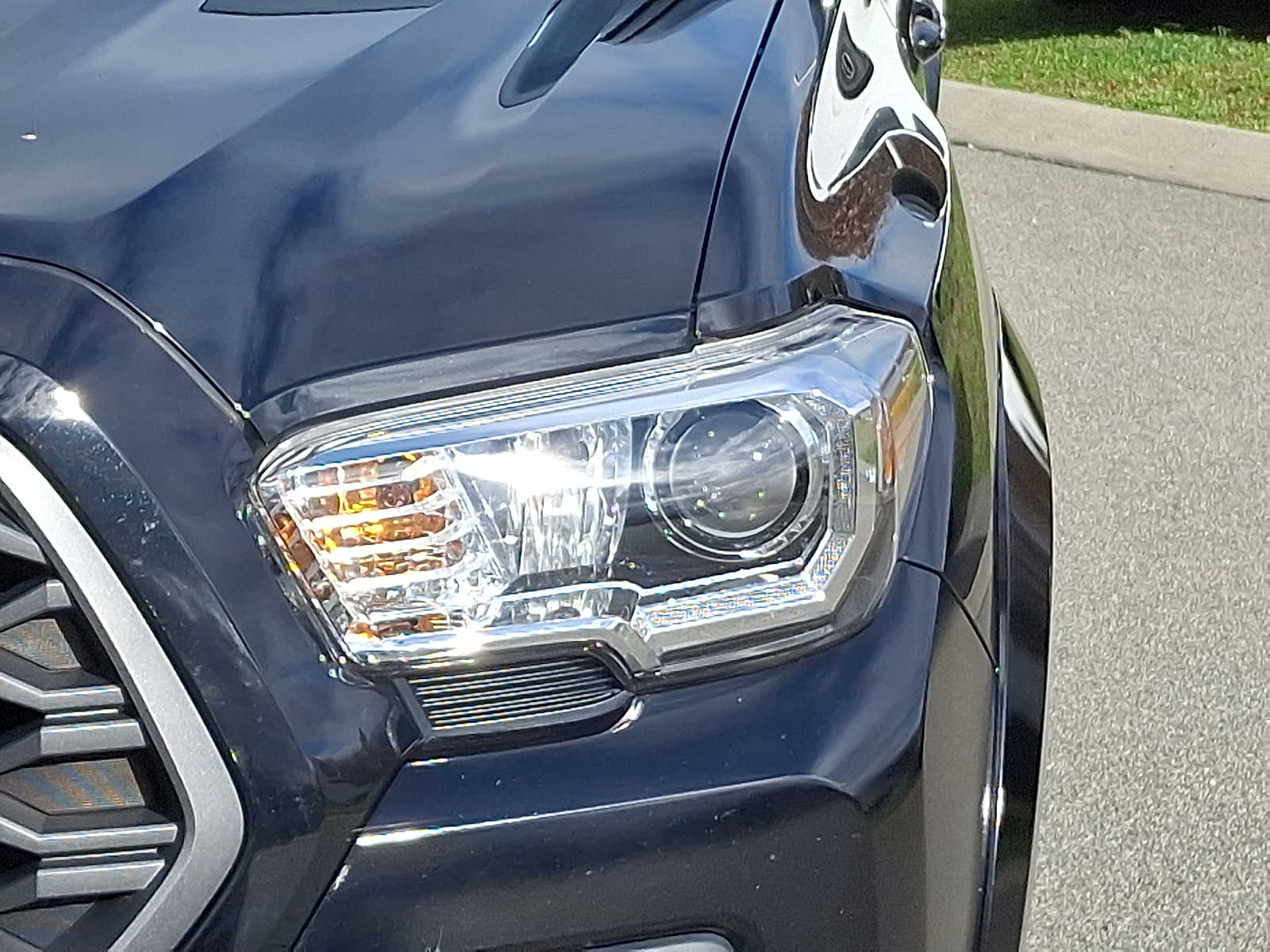 Thumbnail: 2021 Toyota Tacoma - 12