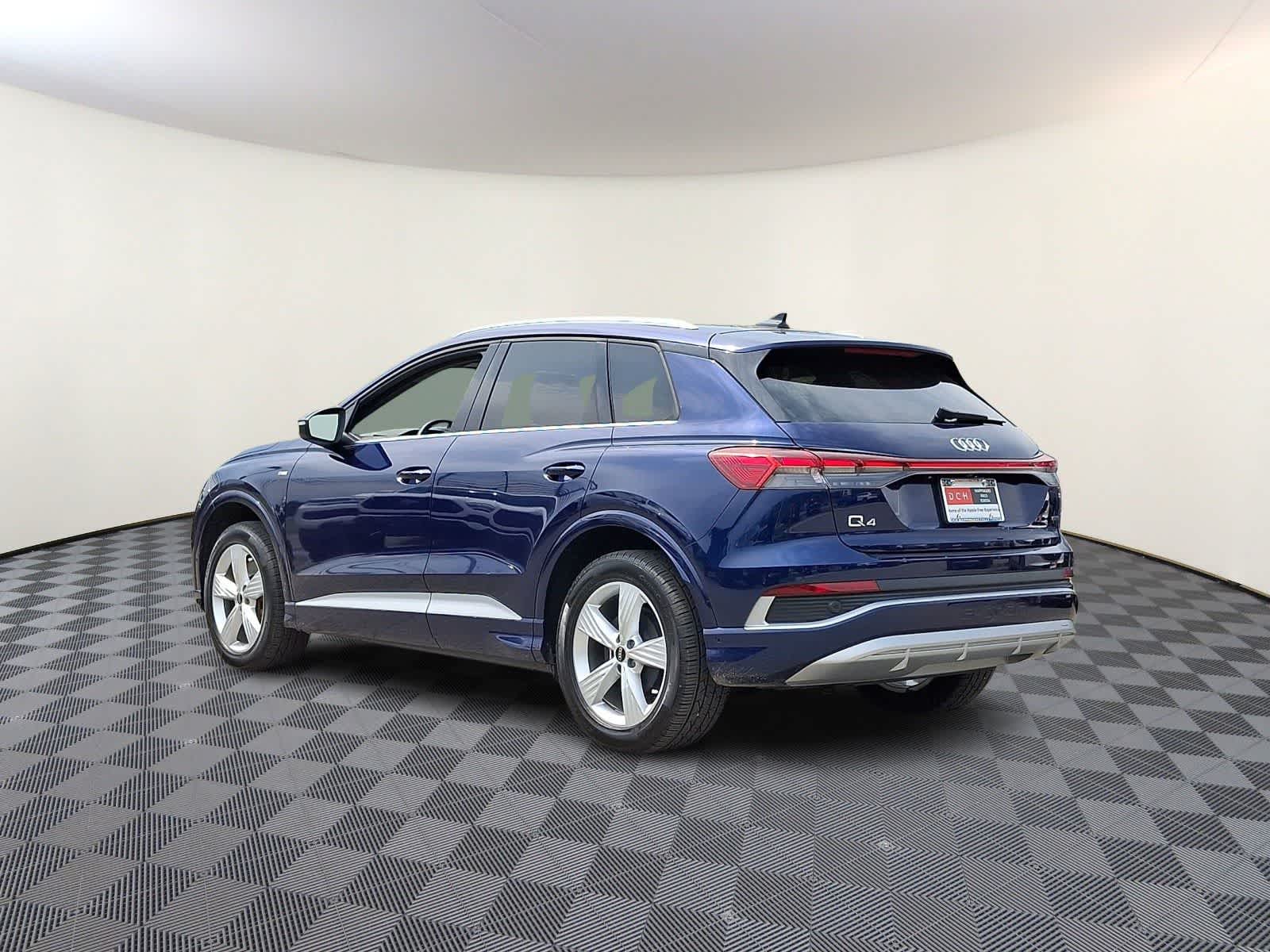 Thumbnail: 2023 Audi Q4 e-tron - 7
