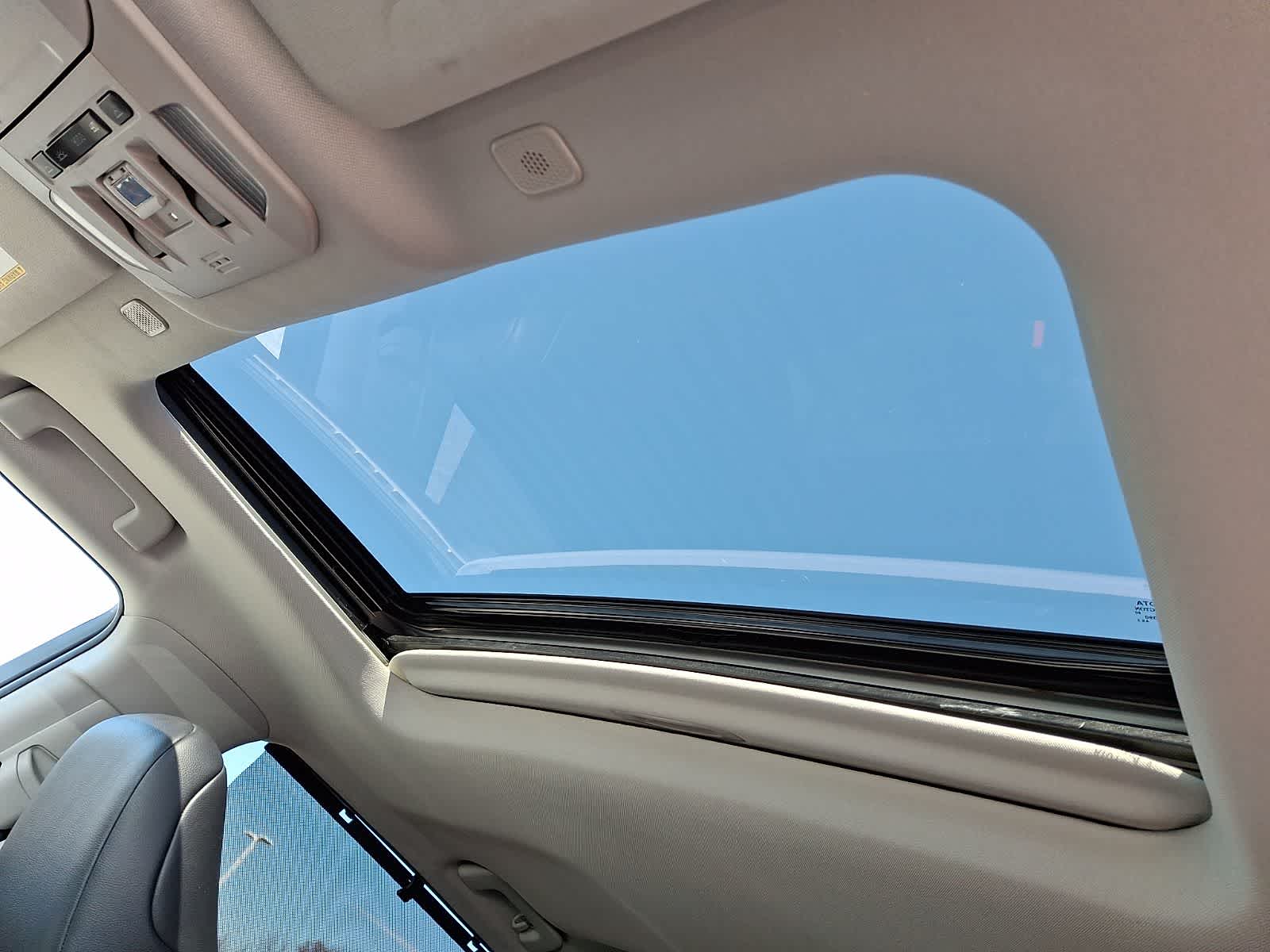 Thumbnail: 2023 Toyota Highlander - 18