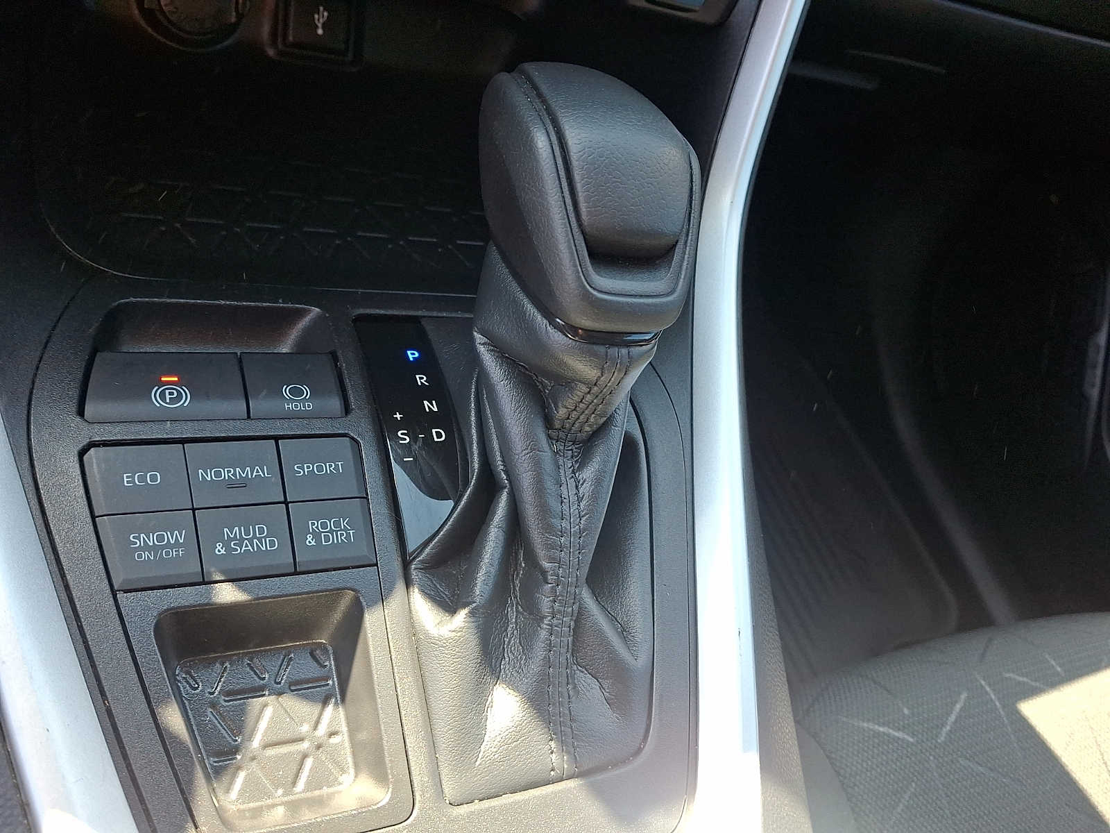 Thumbnail: 2021 Toyota RAV4 - 17