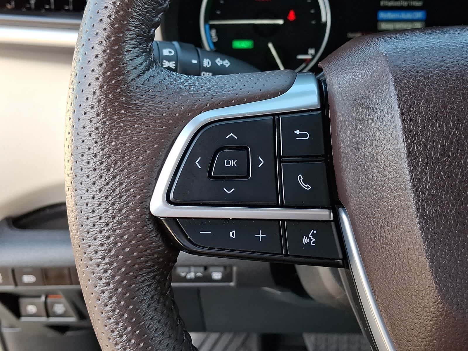 Thumbnail: 2023 Toyota Sienna - 26