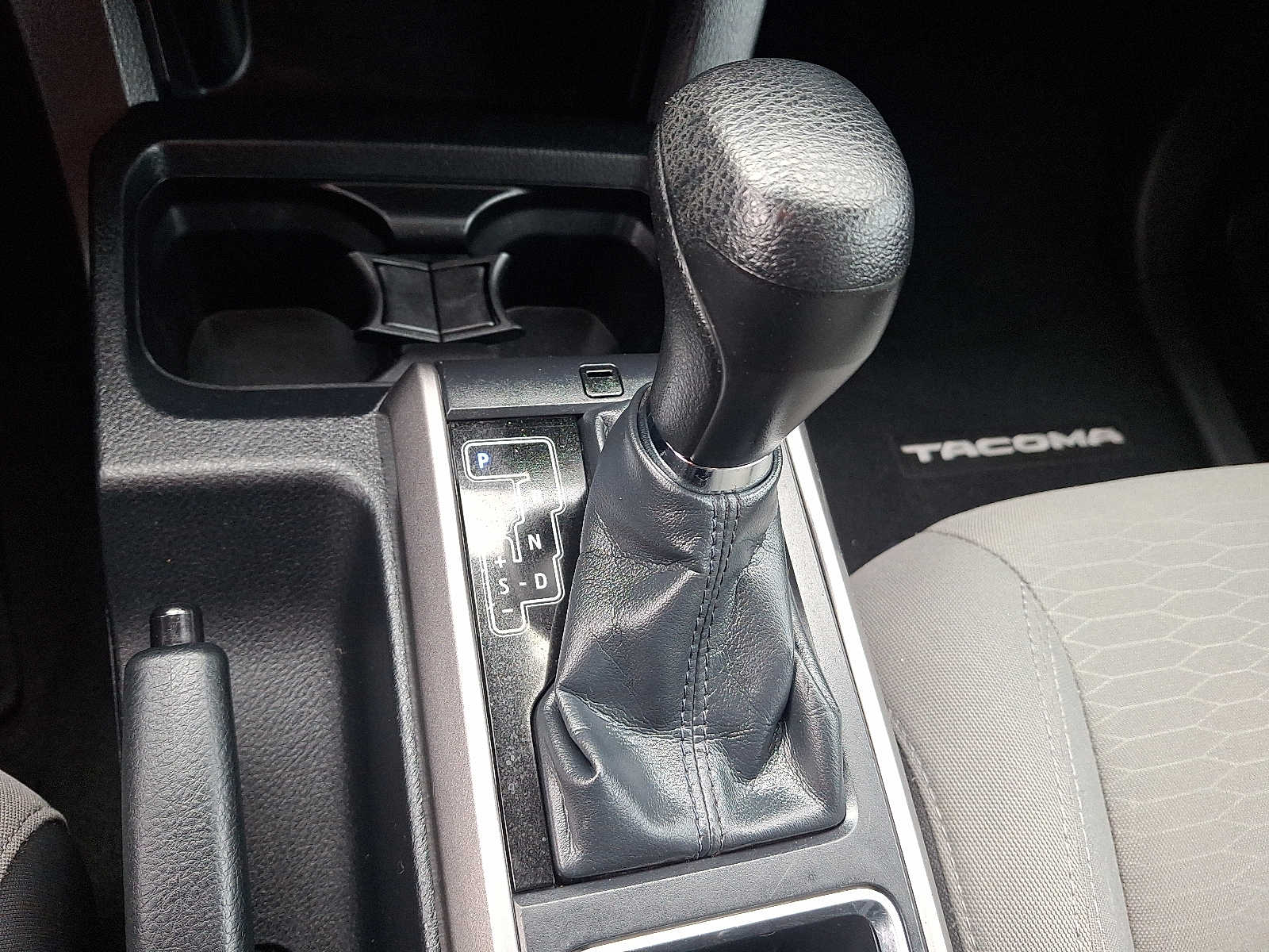 Thumbnail: 2018 Toyota Tacoma - 13