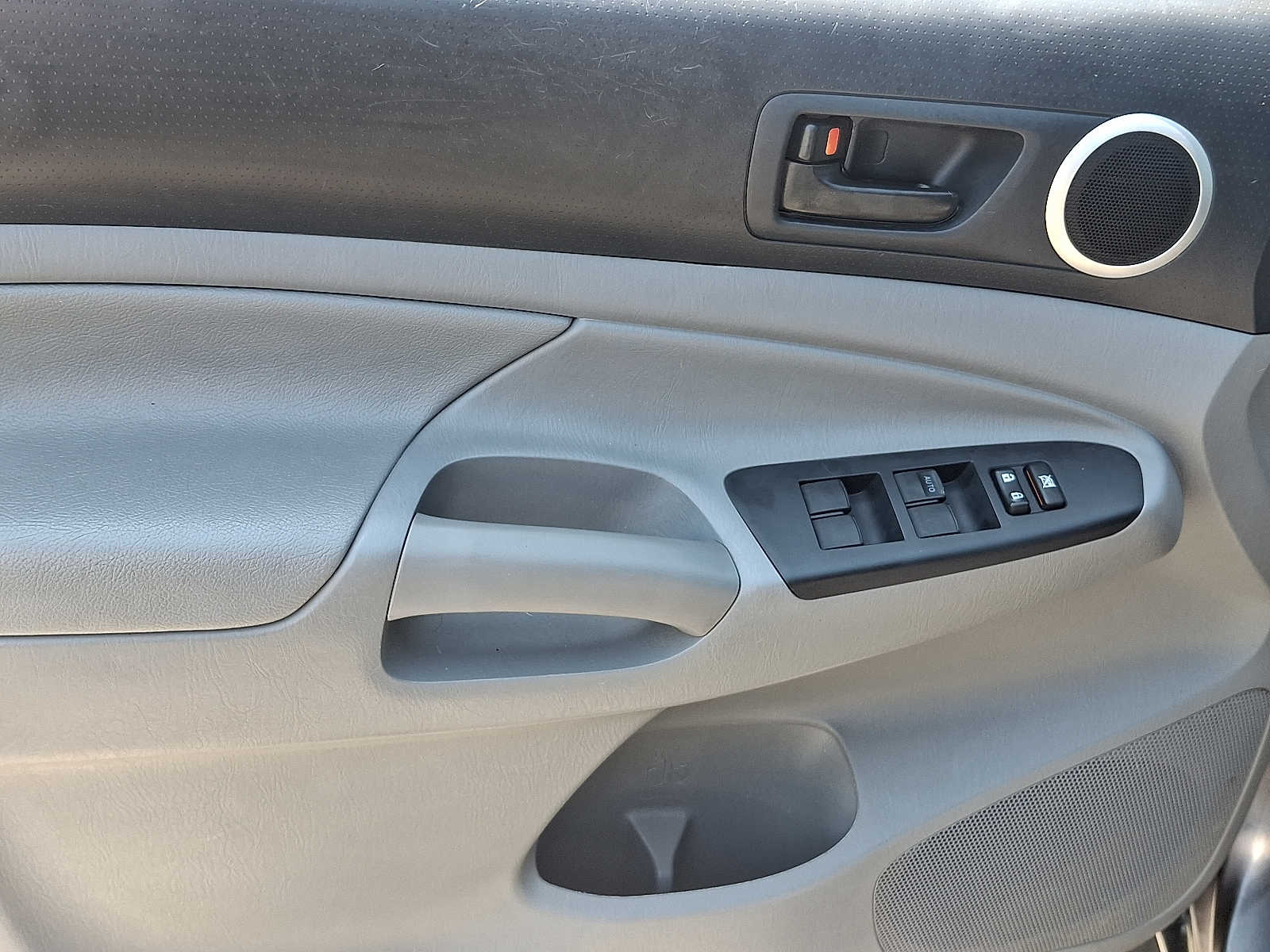 Thumbnail: 2013 Toyota Tacoma - 14