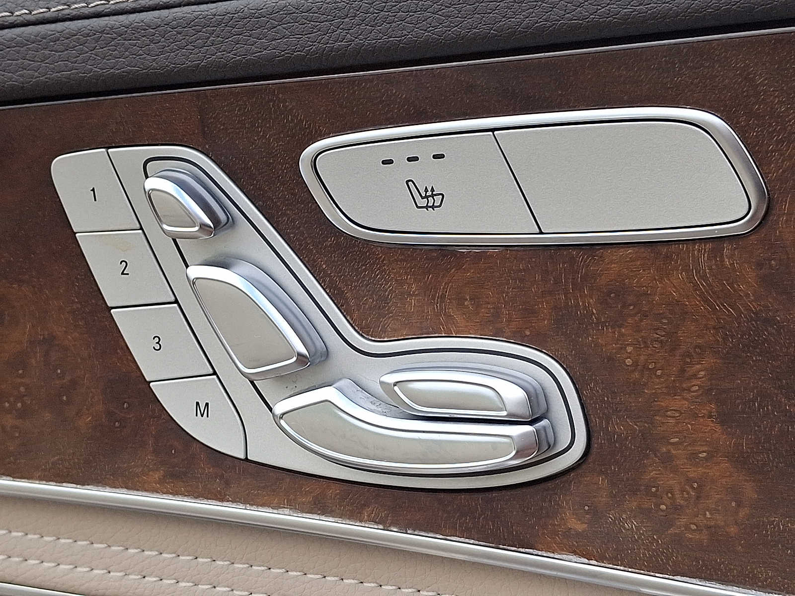 Thumbnail: 2015 Mercedes-Benz C-Class - 25