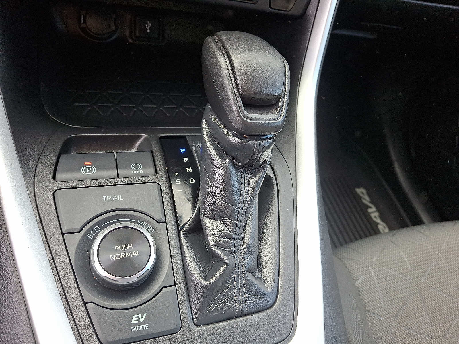 Thumbnail: 2021 Toyota RAV4 - 17