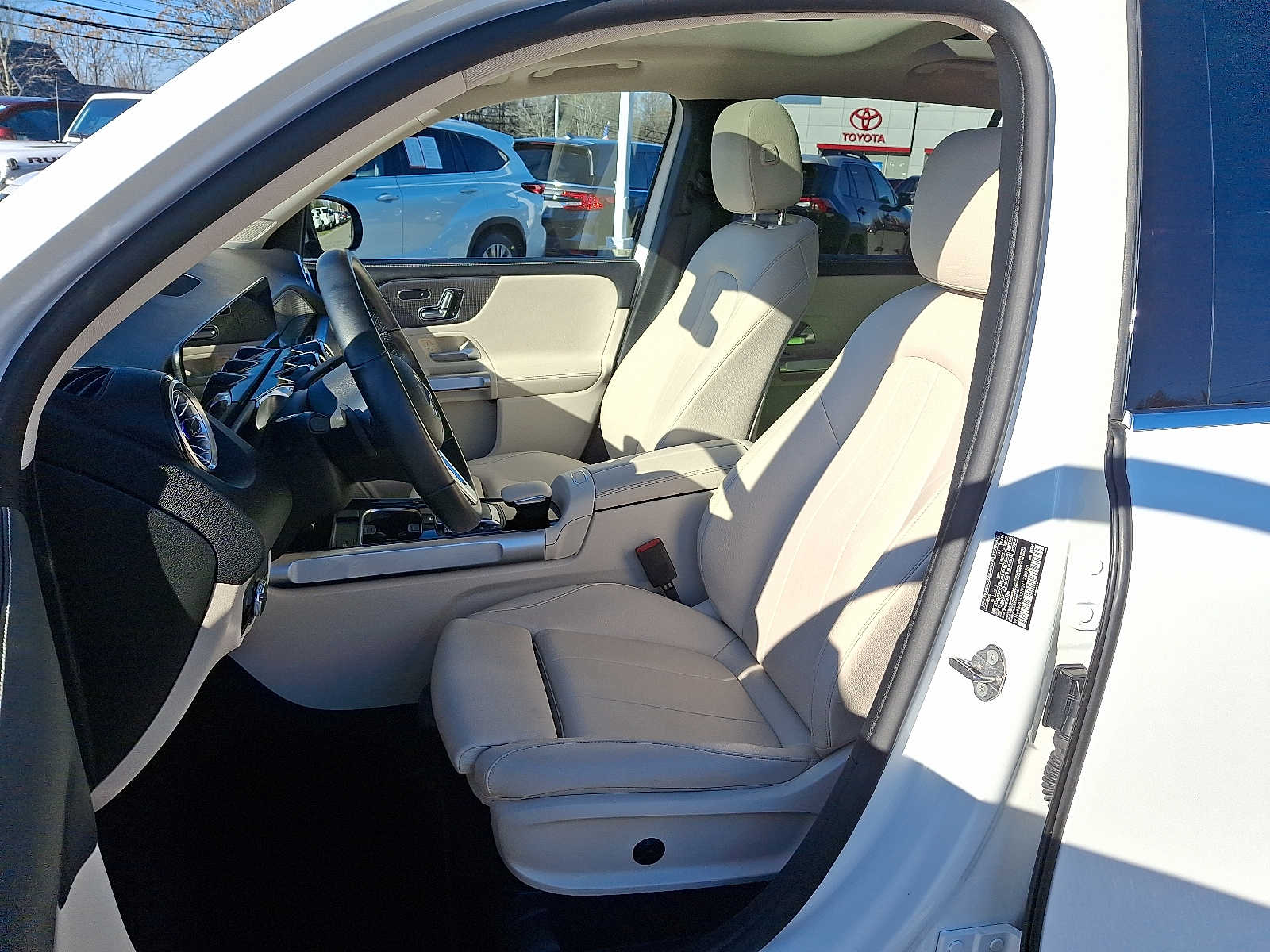 Thumbnail: 2022 Mercedes-Benz GLB - 14