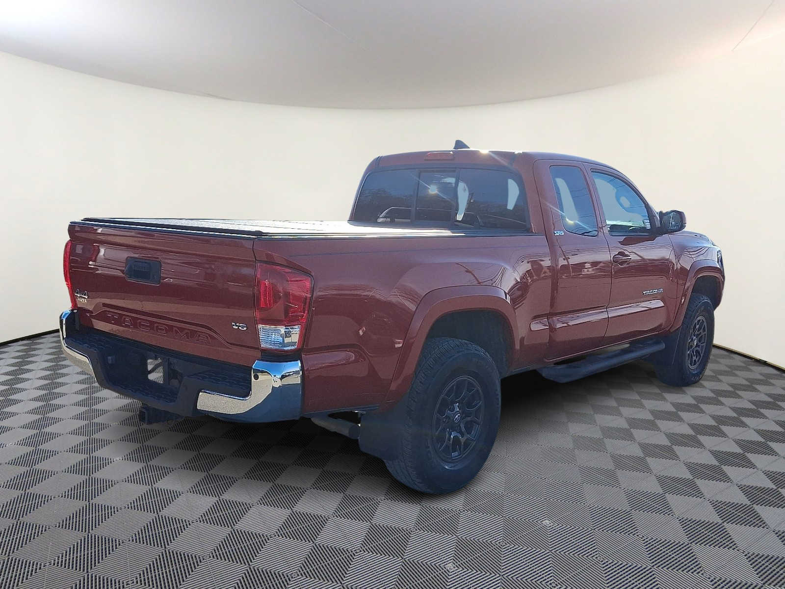 Thumbnail: 2017 Toyota Tacoma - 6