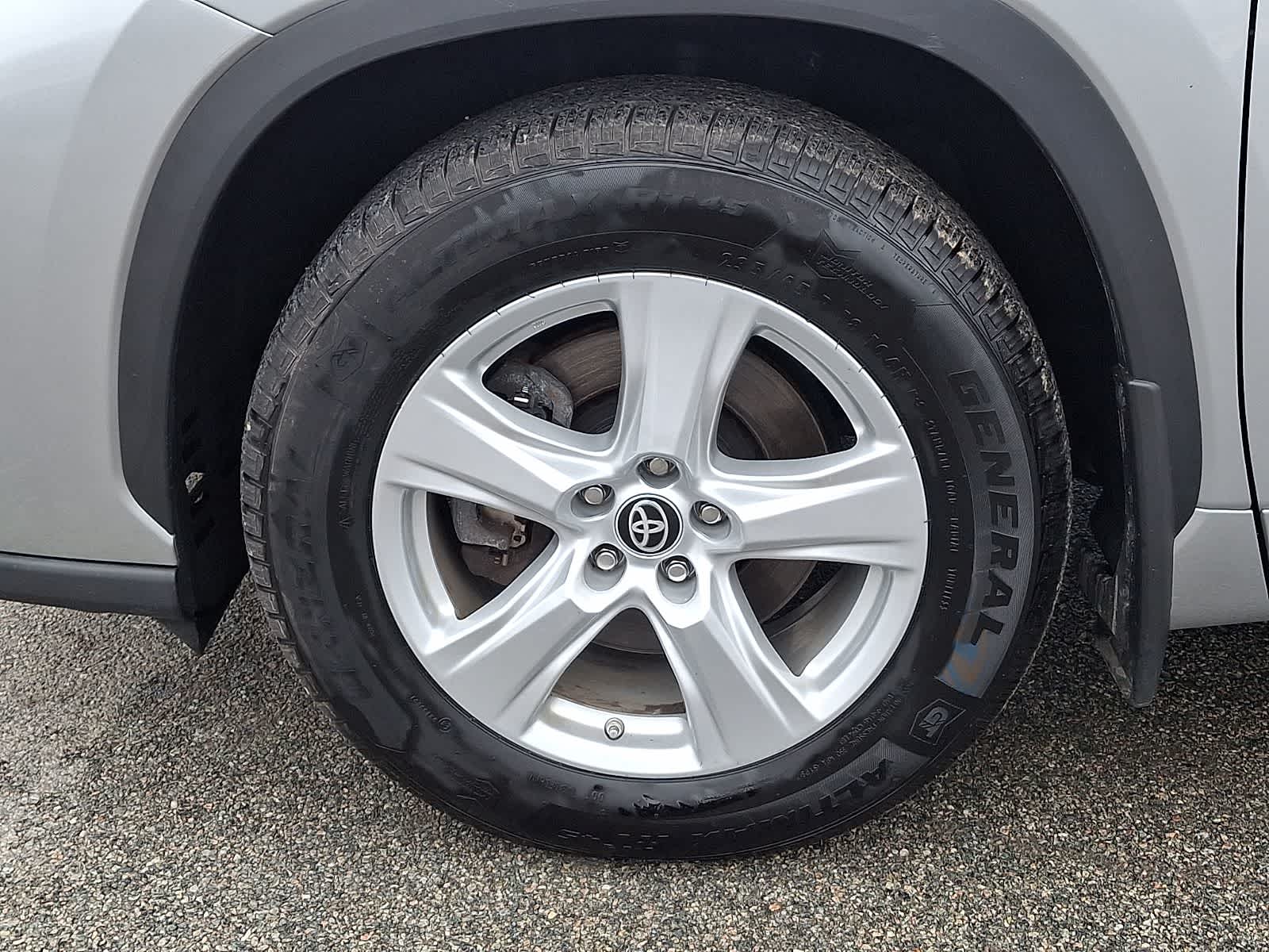 Thumbnail: 2023 Toyota Highlander - 10