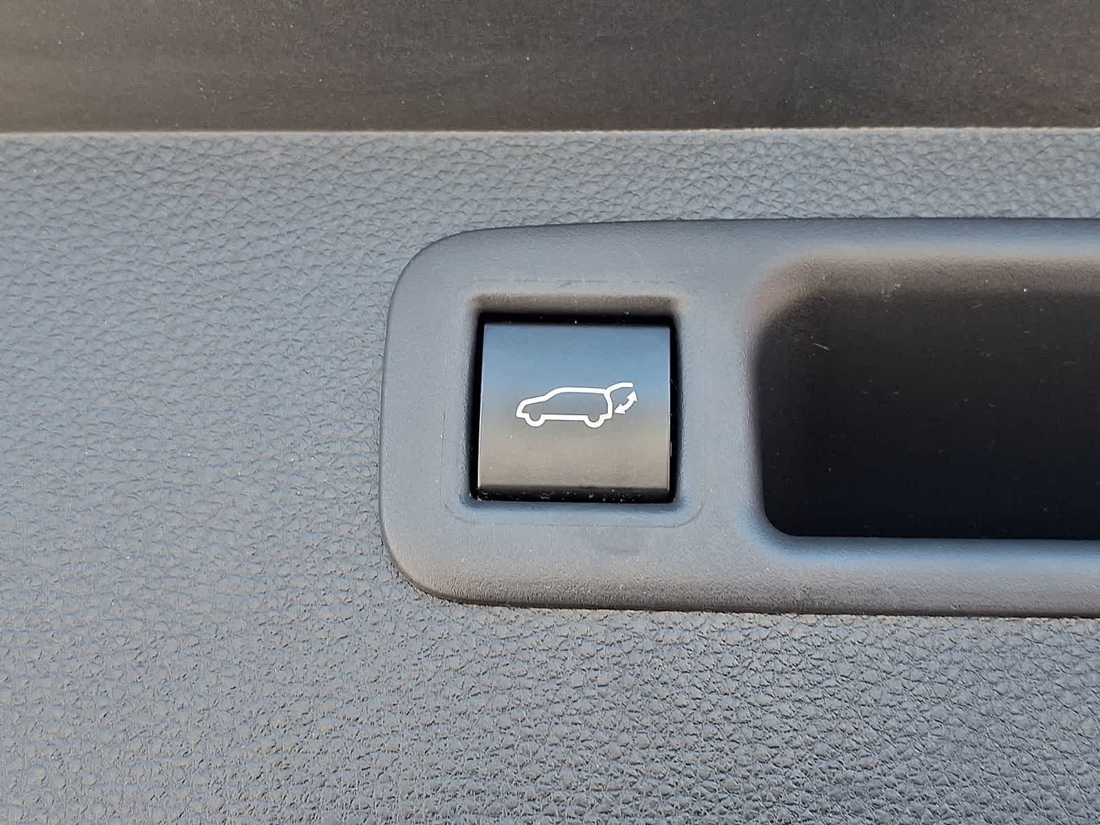 Thumbnail: 2023 Toyota Highlander - 33