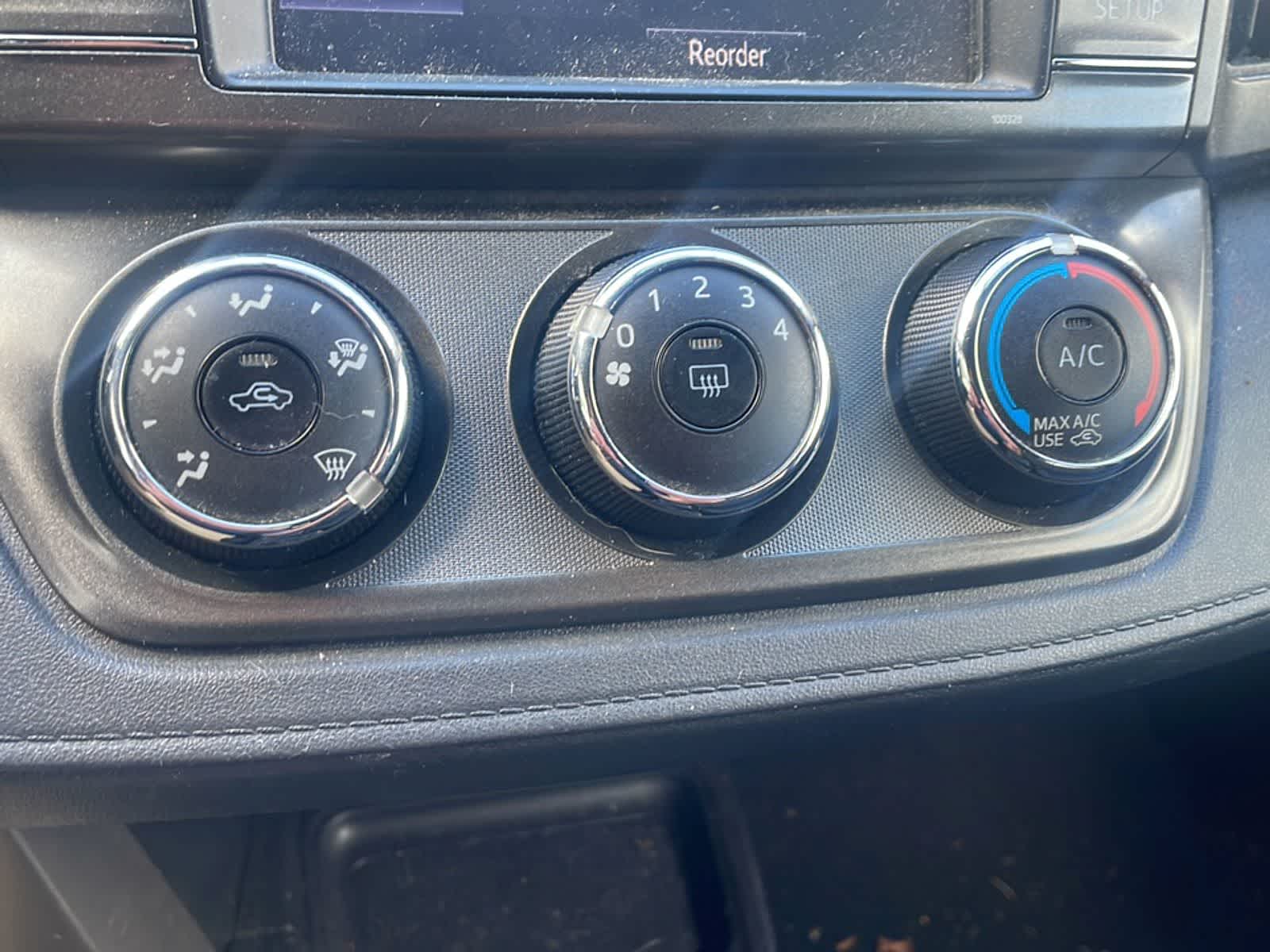 Thumbnail: 2014 Toyota RAV4 - 14