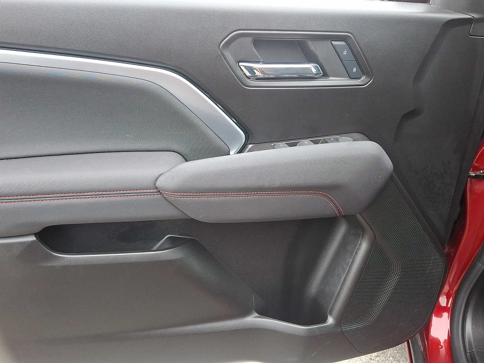 Thumbnail: 2024 Chevrolet Colorado - 26