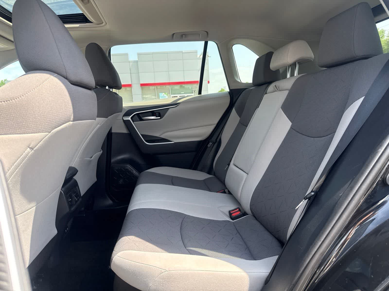 Thumbnail: 2019 Toyota RAV4 - 21