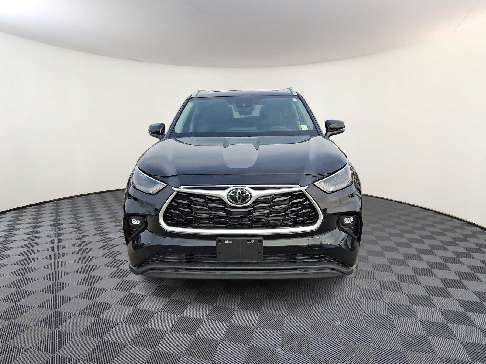 Thumbnail: 2023 Toyota Highlander - 3