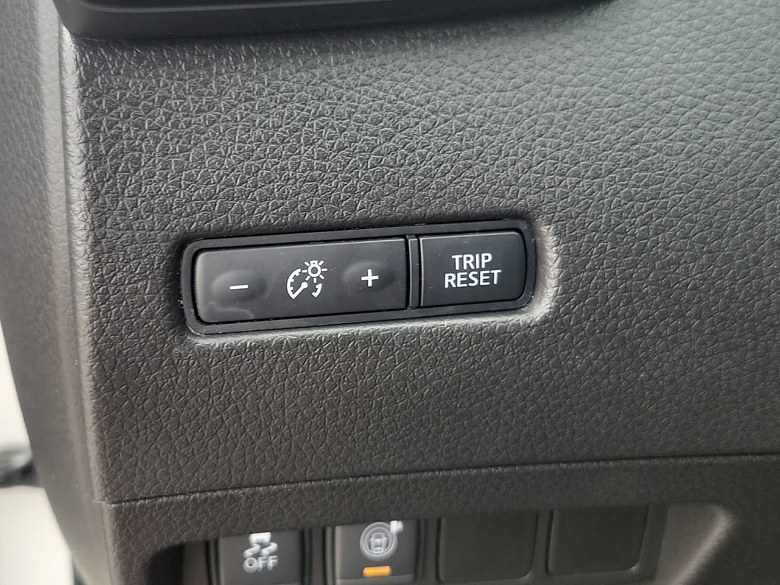 Thumbnail: 2017 Nissan Rogue - 25