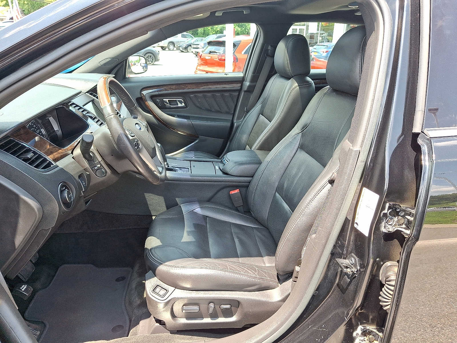 Thumbnail: 2016 Ford Taurus - 14