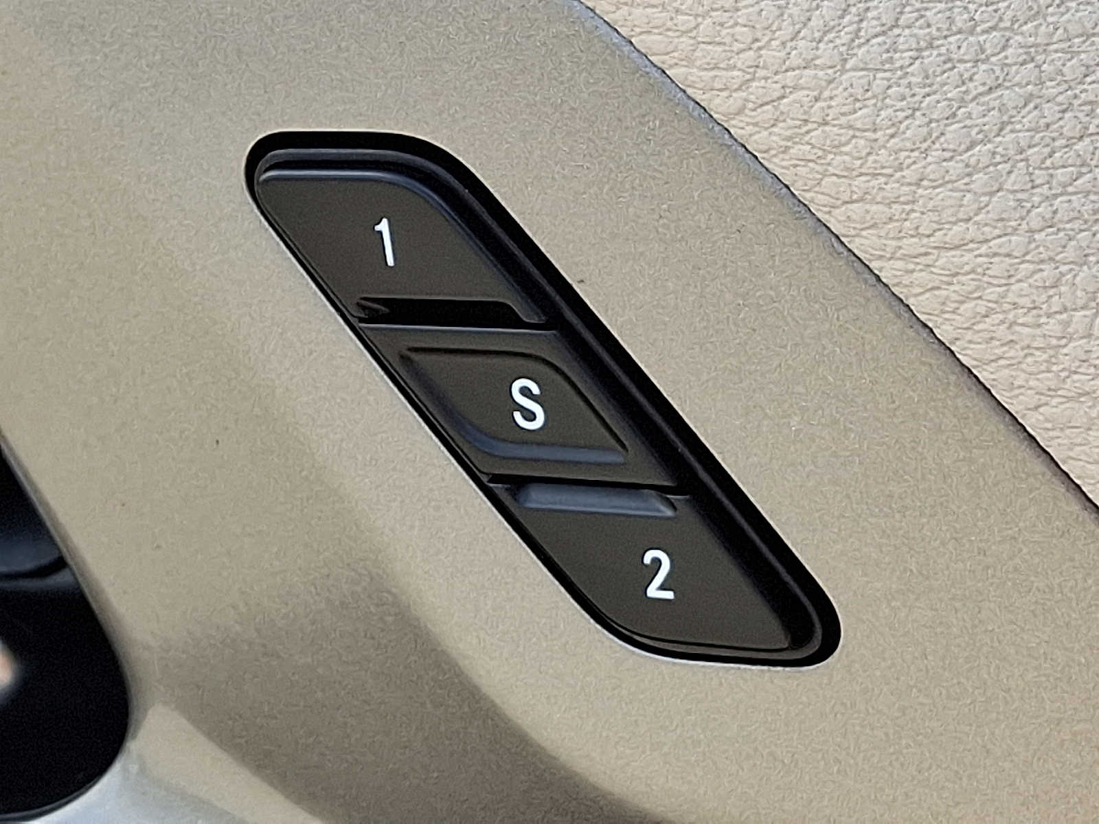 Thumbnail: 2024 Chrysler Pacifica - 19