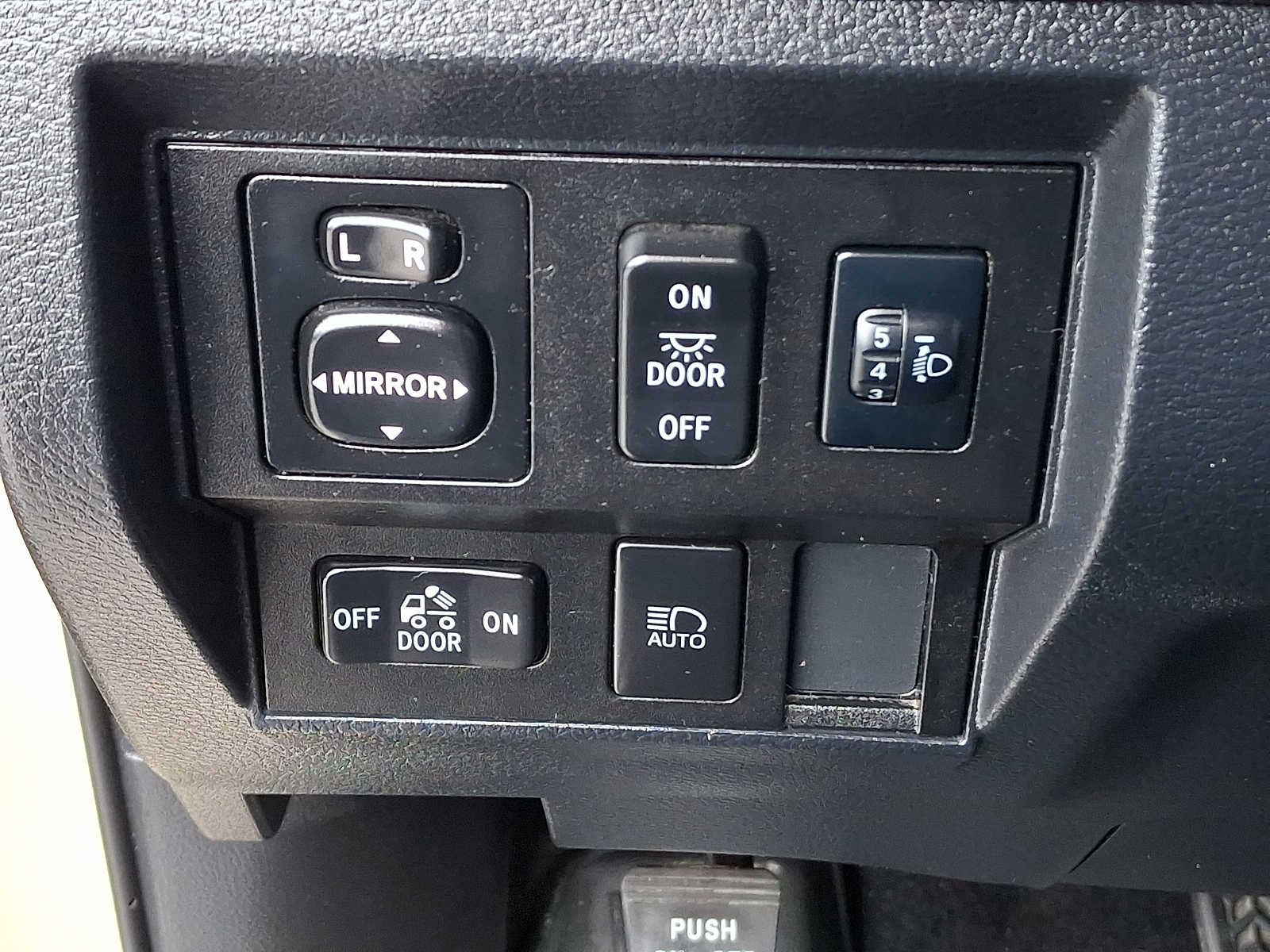 Thumbnail: 2019 Toyota Tundra - 25