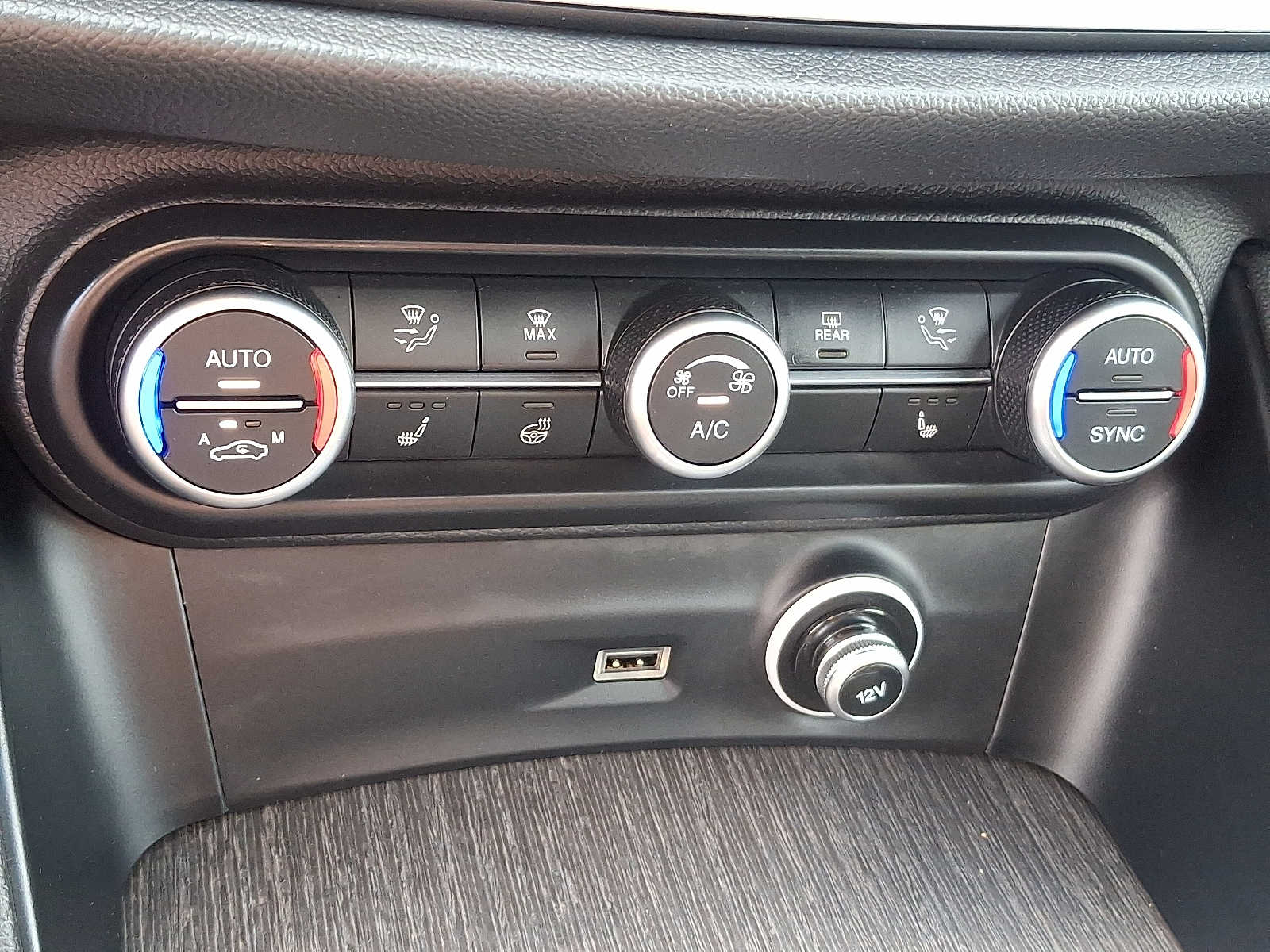 Thumbnail: 2023 Alfa Romeo Stelvio - 15