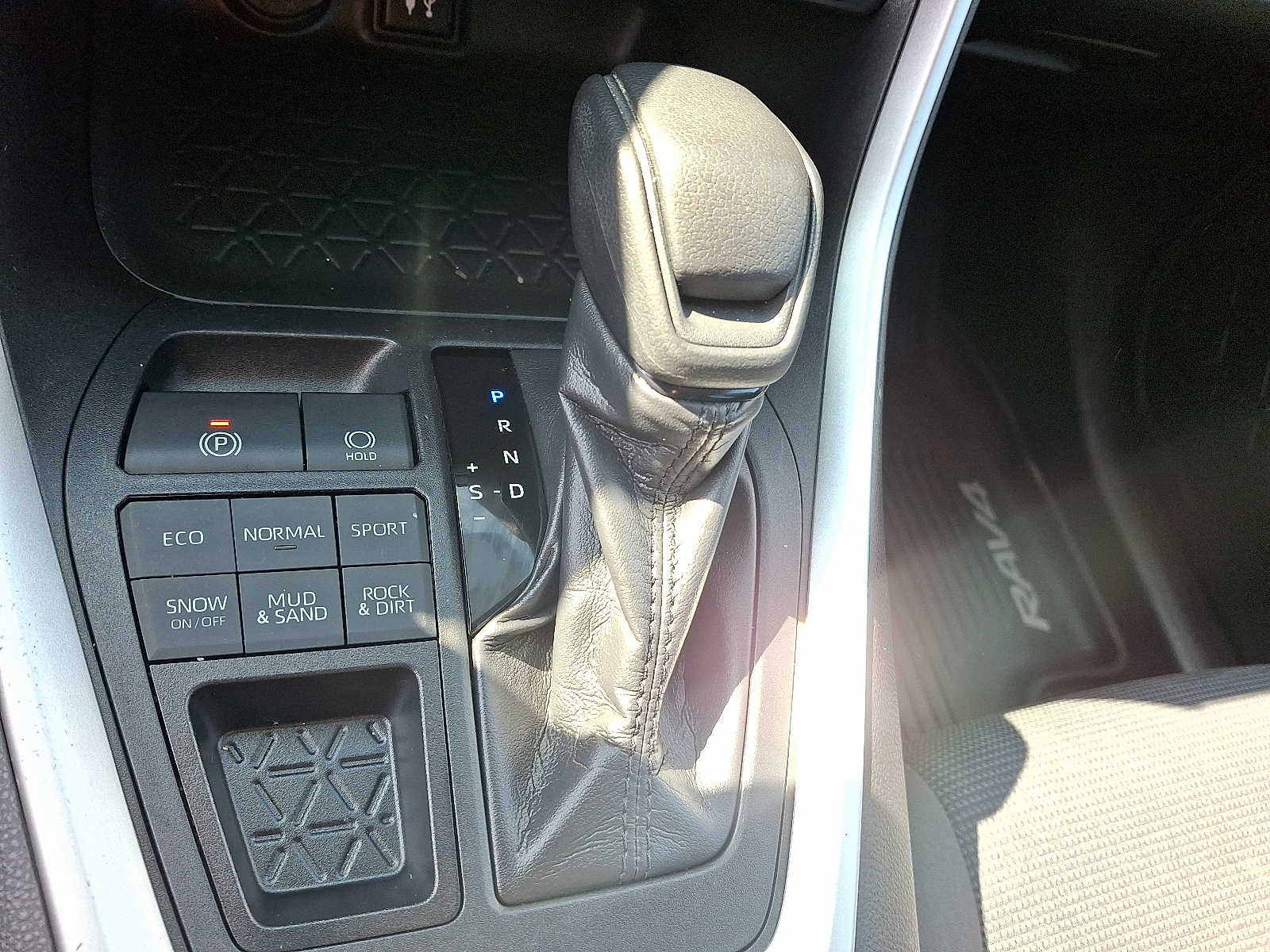Thumbnail: 2019 Toyota RAV4 - 17