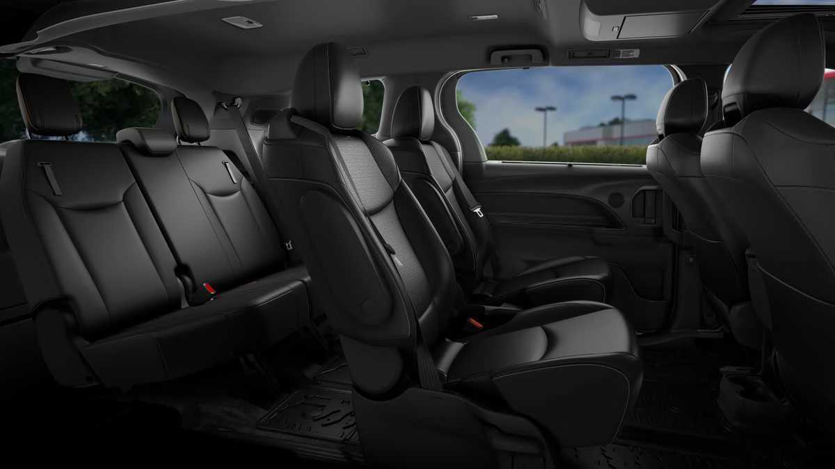 Thumbnail: 2026 Toyota Sienna - 10