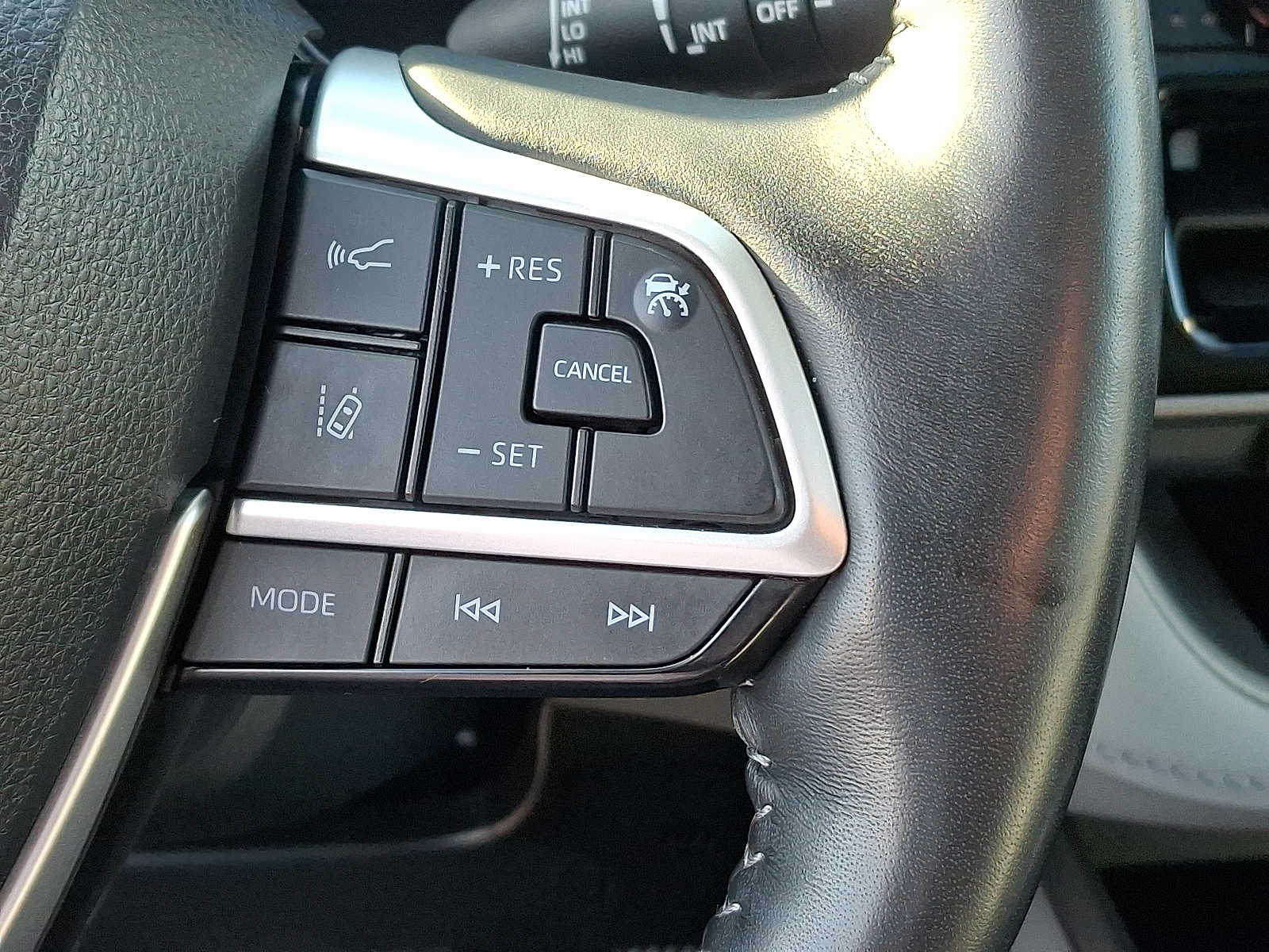 Thumbnail: 2023 Toyota Highlander - 22