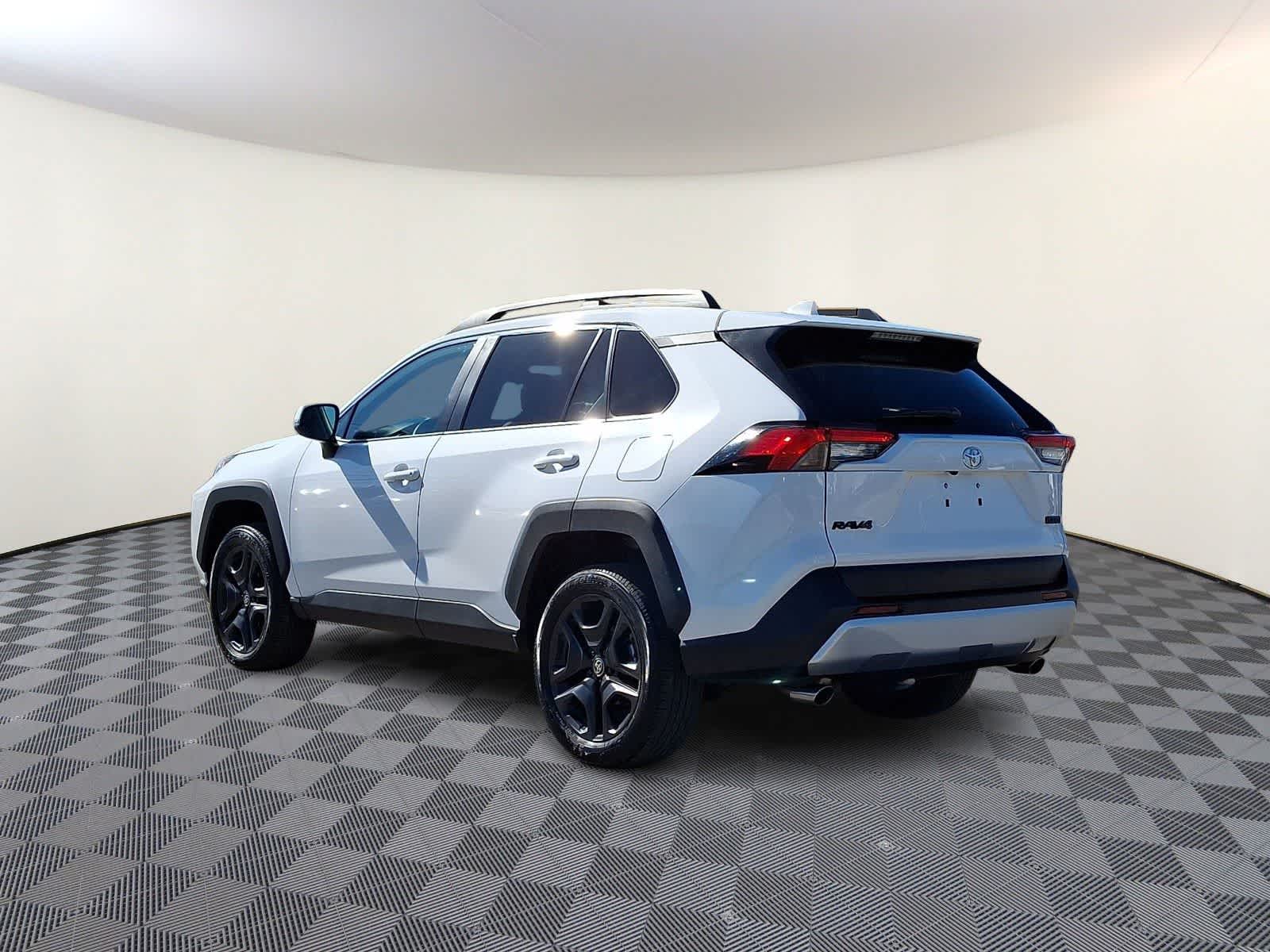 Thumbnail: 2024 Toyota RAV4 - 9