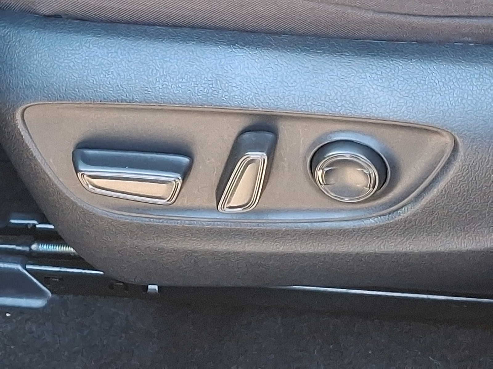 Thumbnail: 2025 Toyota RAV4 - 22