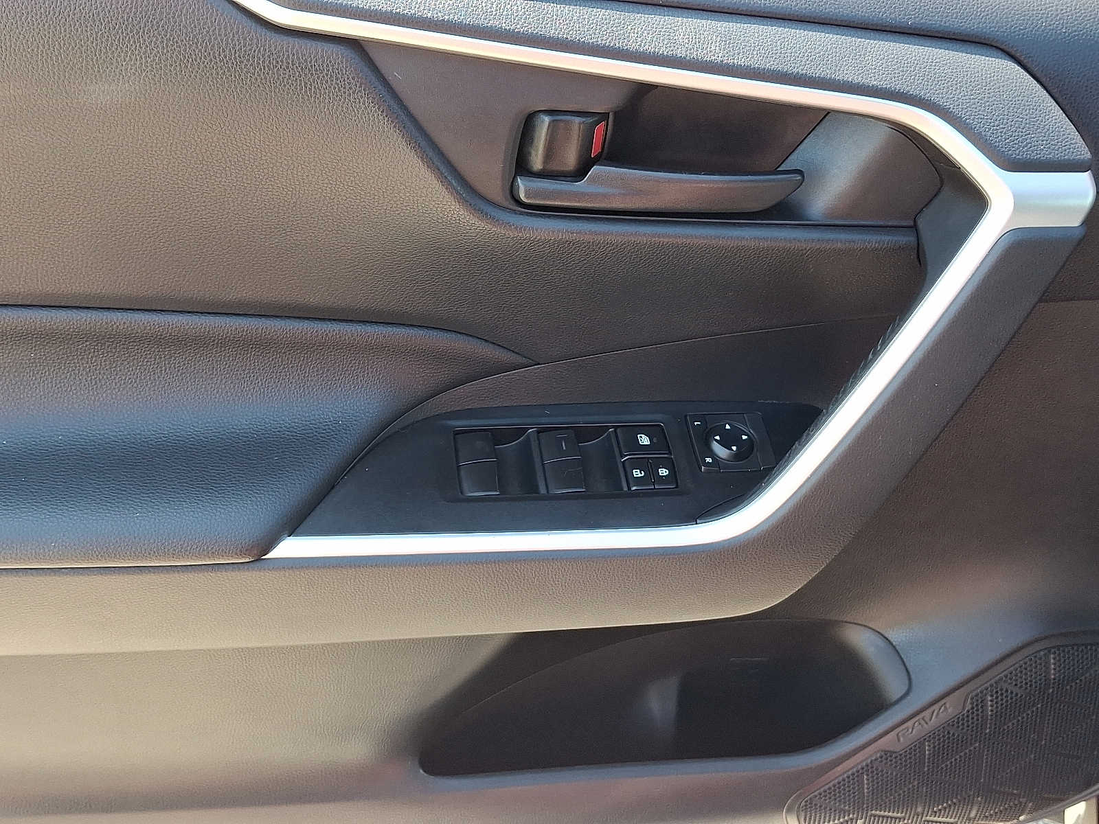Thumbnail: 2019 Toyota RAV4 - 15