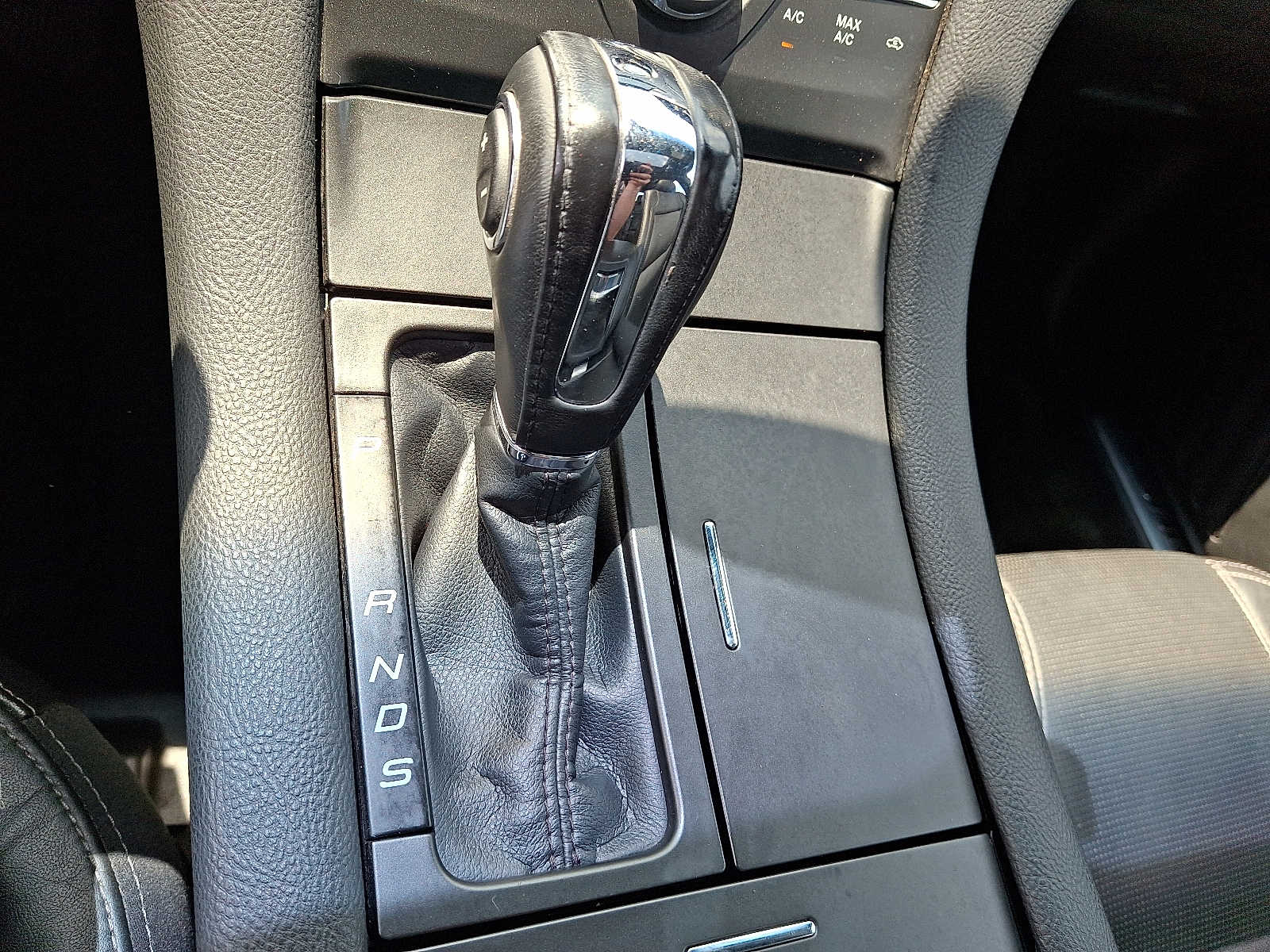 Thumbnail: 2016 Ford Taurus - 16