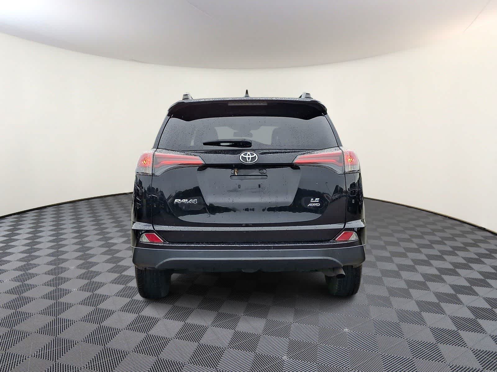 Thumbnail: 2018 Toyota RAV4 - 7