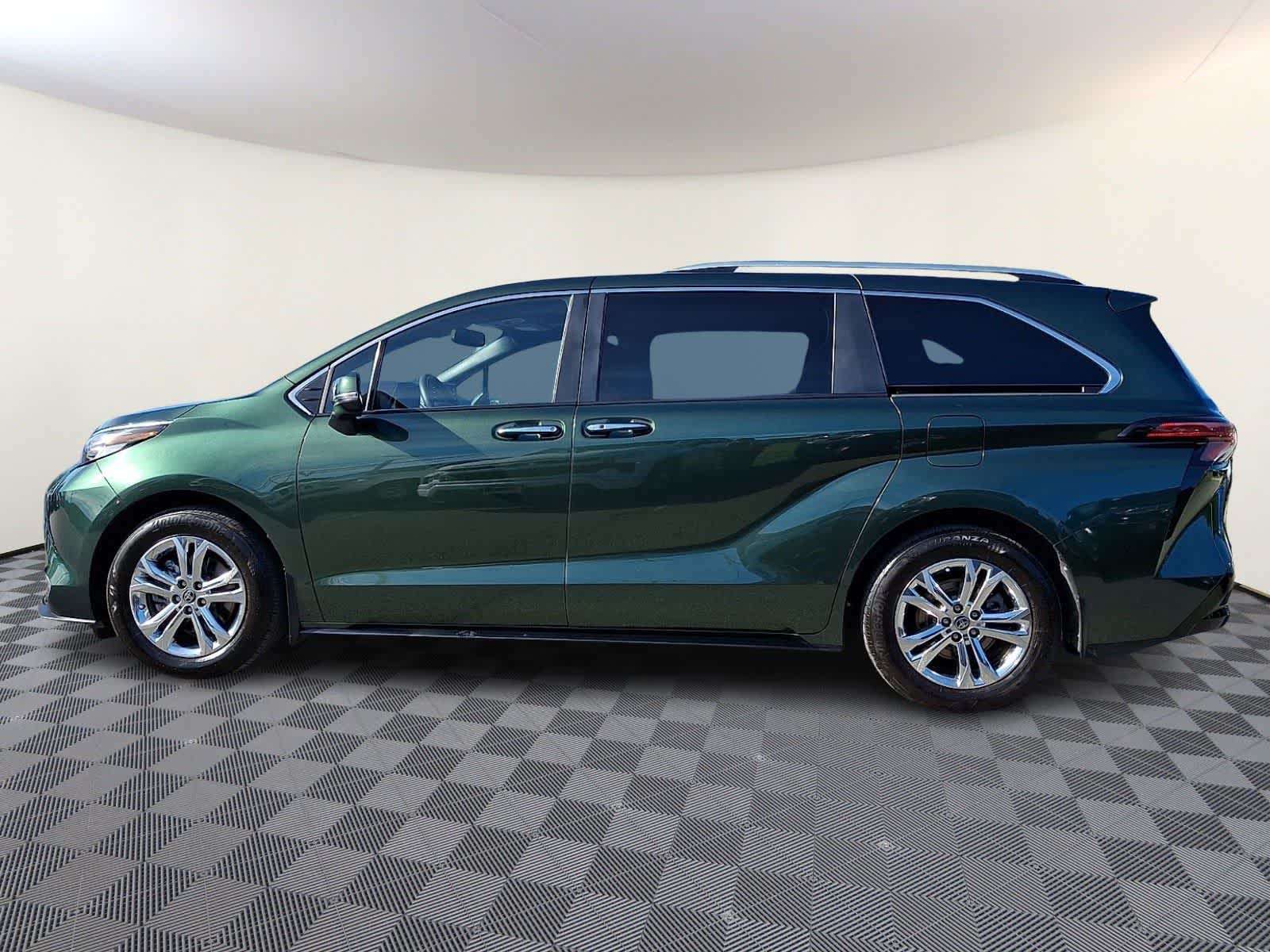 Thumbnail: 2023 Toyota Sienna - 10