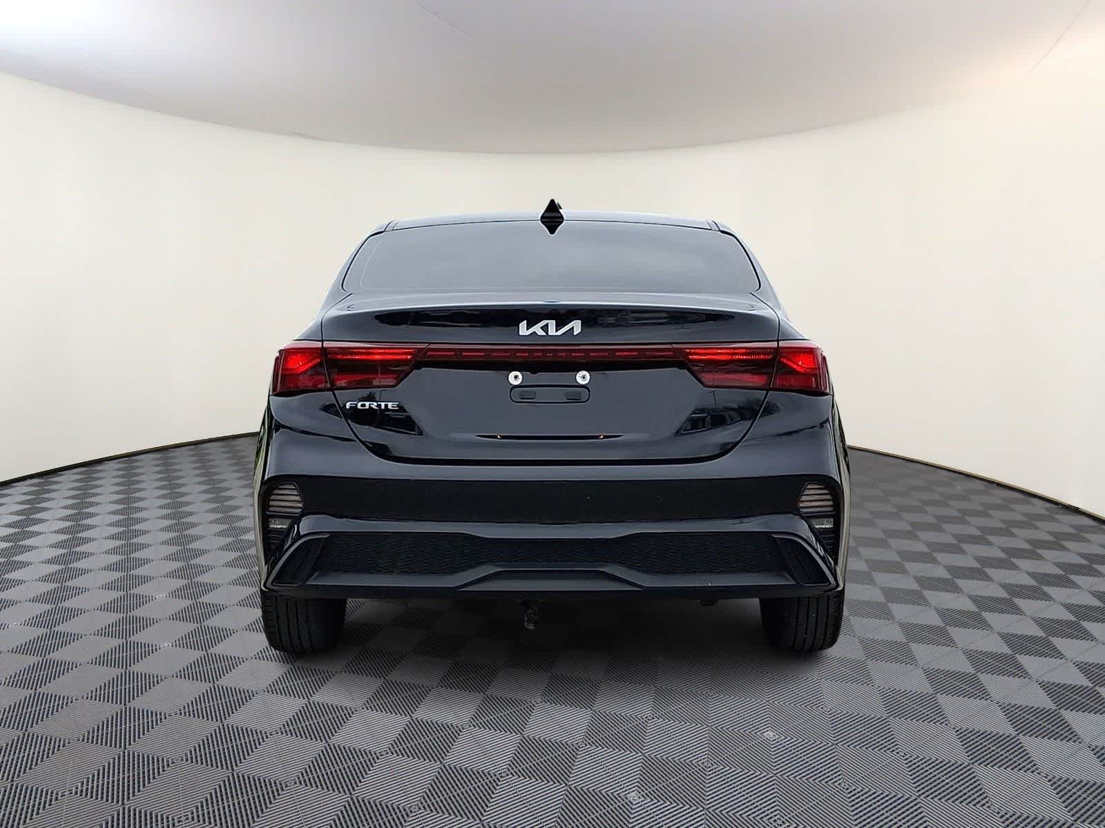 Thumbnail: 2023 Kia Forte - 6