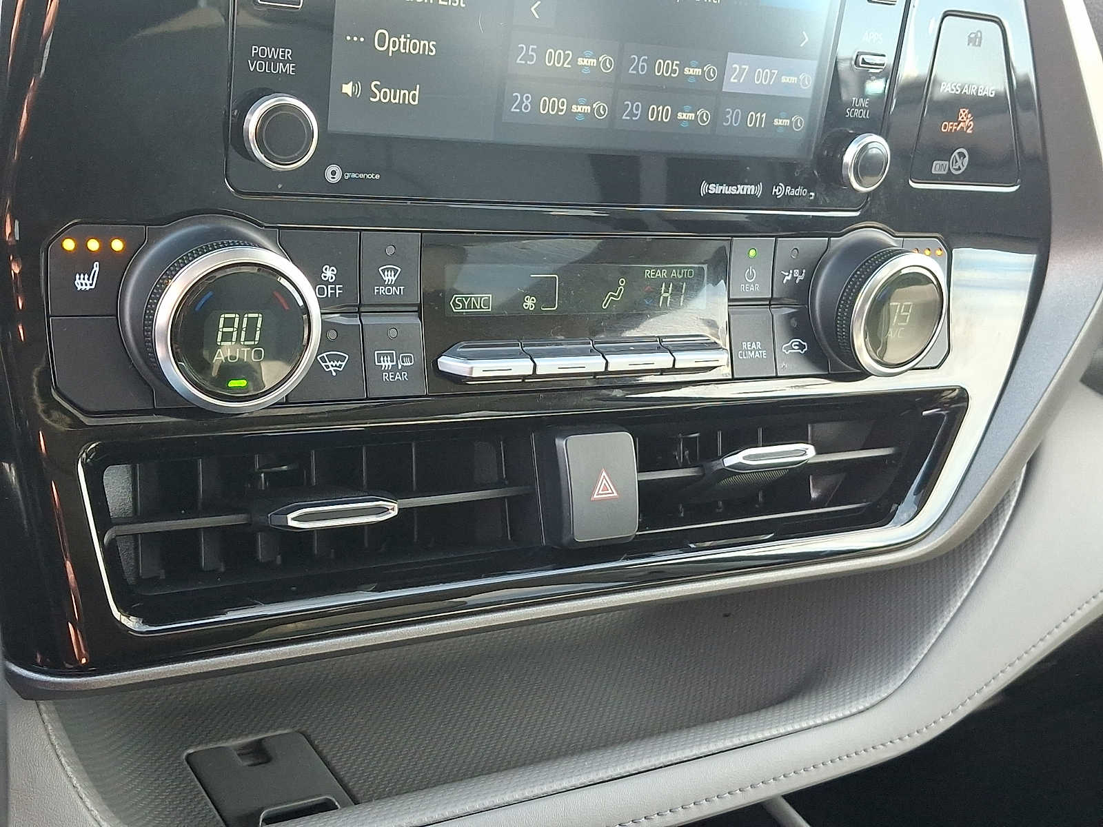 Thumbnail: 2022 Toyota Highlander - 21